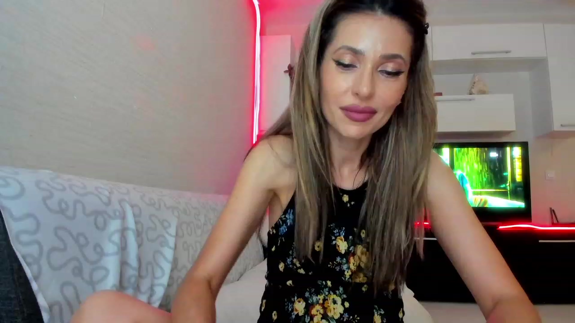 Gallery image thumbnail from SmileyTinaa's myfreecams stream on, 06/28/2023, 24:07 image 20 of 20