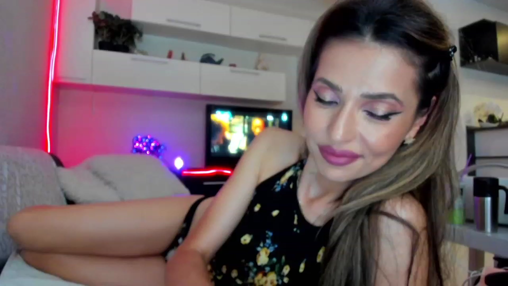 Gallery image thumbnail from SmileyTinaa's myfreecams stream on, 06/28/2023, 24:07 image 12 of 20