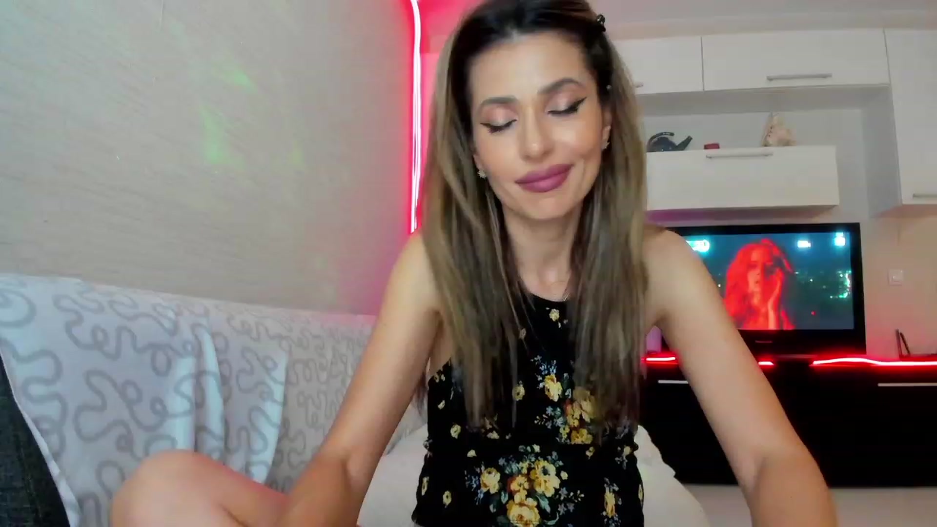 Gallery image thumbnail from SmileyTinaa's myfreecams stream on, 06/28/2023, 24:07 image 19 of 20