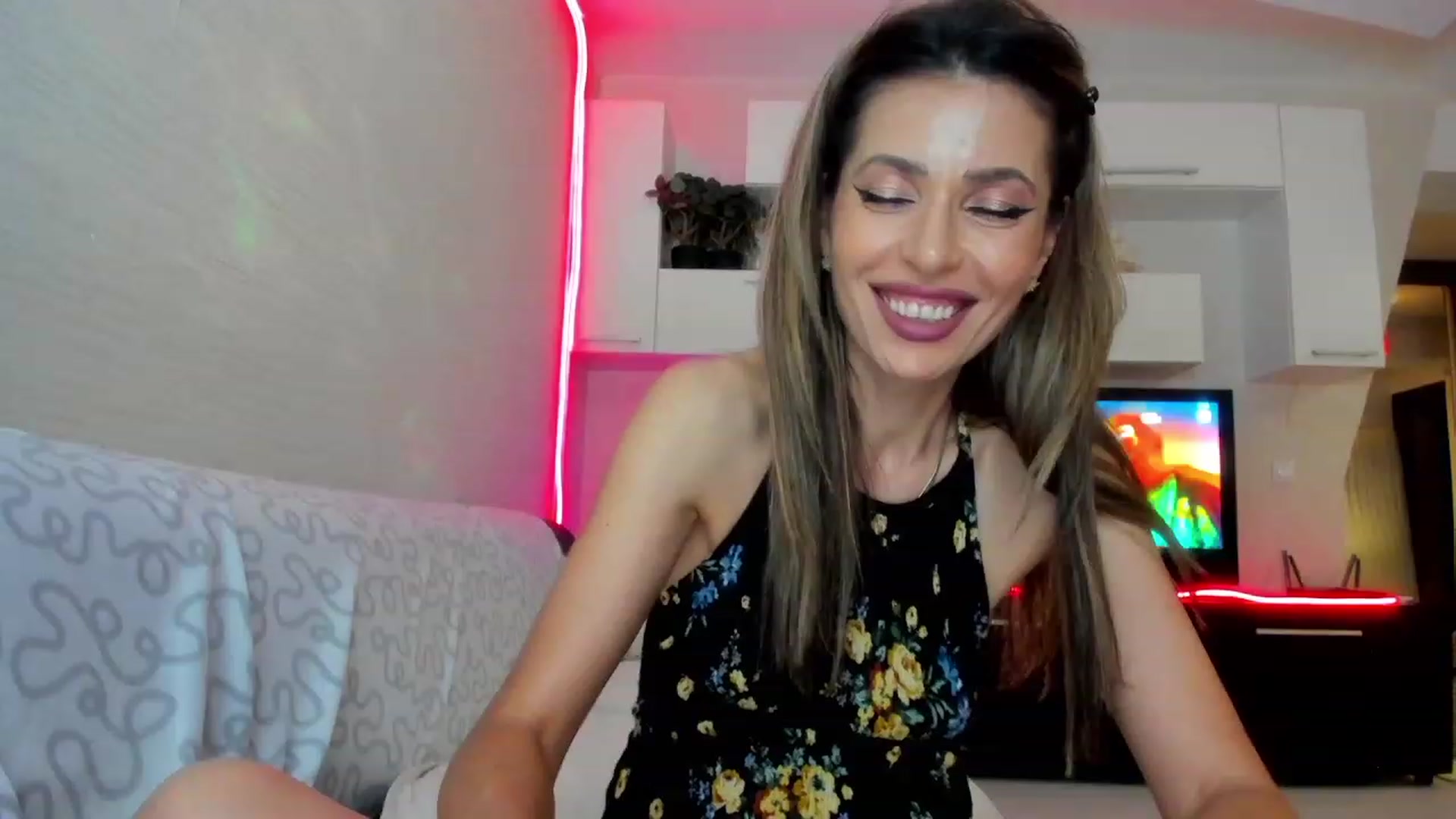 Gallery image thumbnail from SmileyTinaa's myfreecams stream on, 06/28/2023, 01:39 image 1 of 20