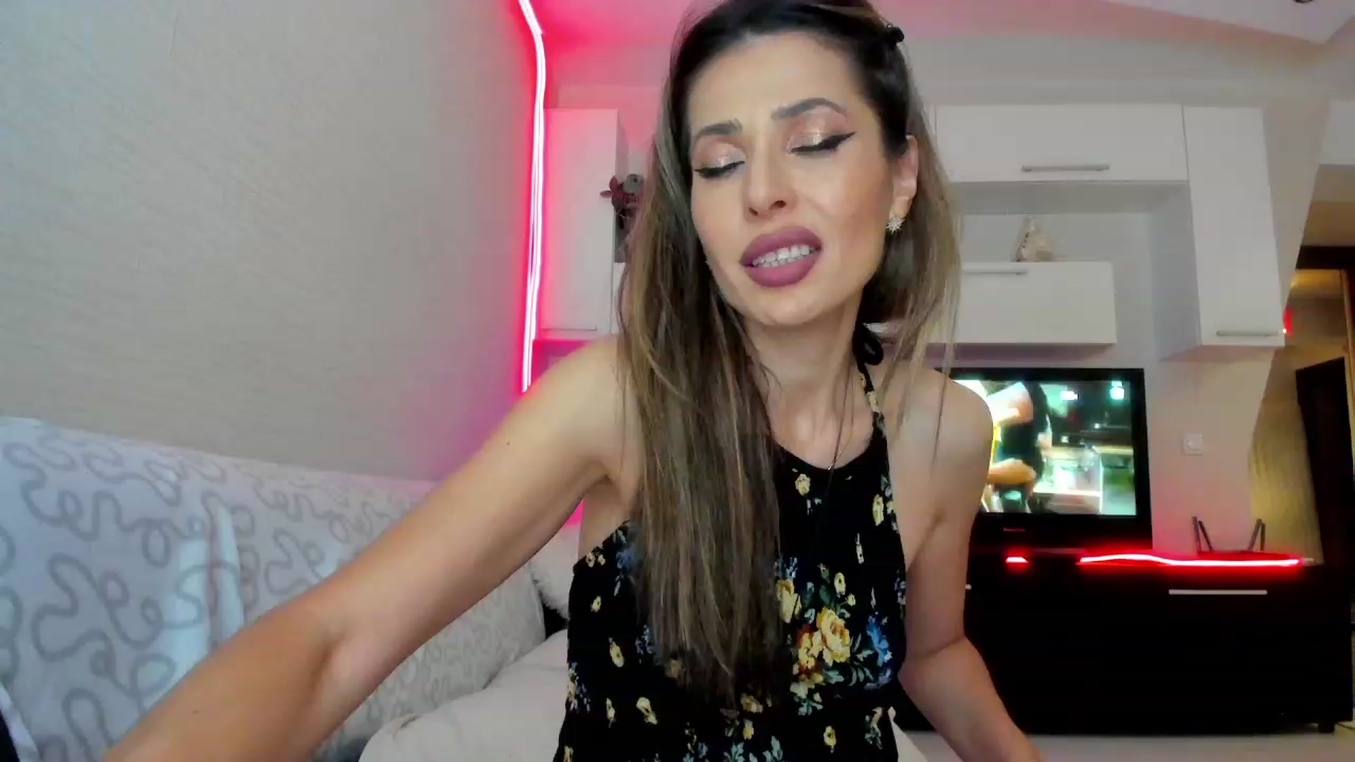 Gallery image thumbnail from SmileyTinaa's myfreecams stream on, 06/28/2023, 01:39 image 20 of 20