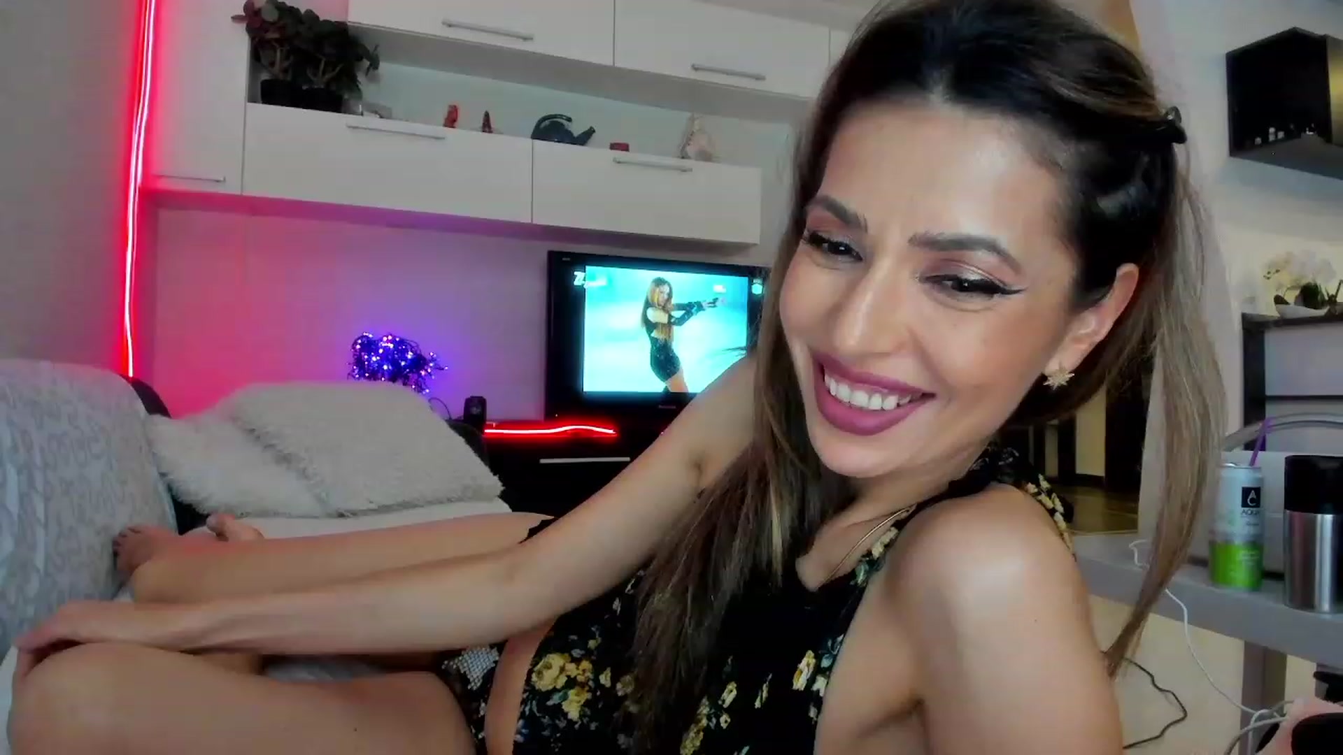 Gallery image thumbnail from SmileyTinaa's myfreecams stream on, 06/28/2023, 01:39 image 17 of 20