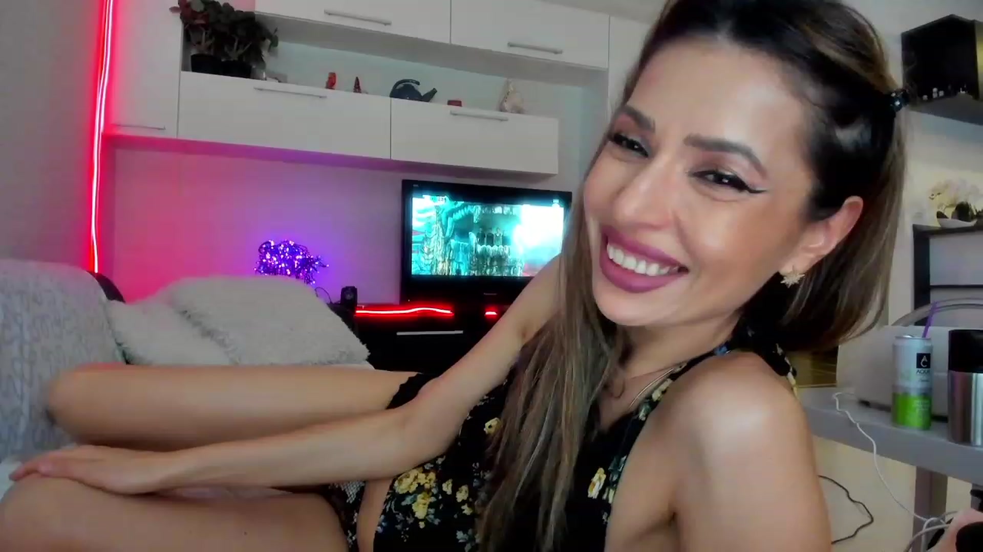 Gallery image thumbnail from SmileyTinaa's myfreecams stream on, 06/28/2023, 01:39 image 14 of 20
