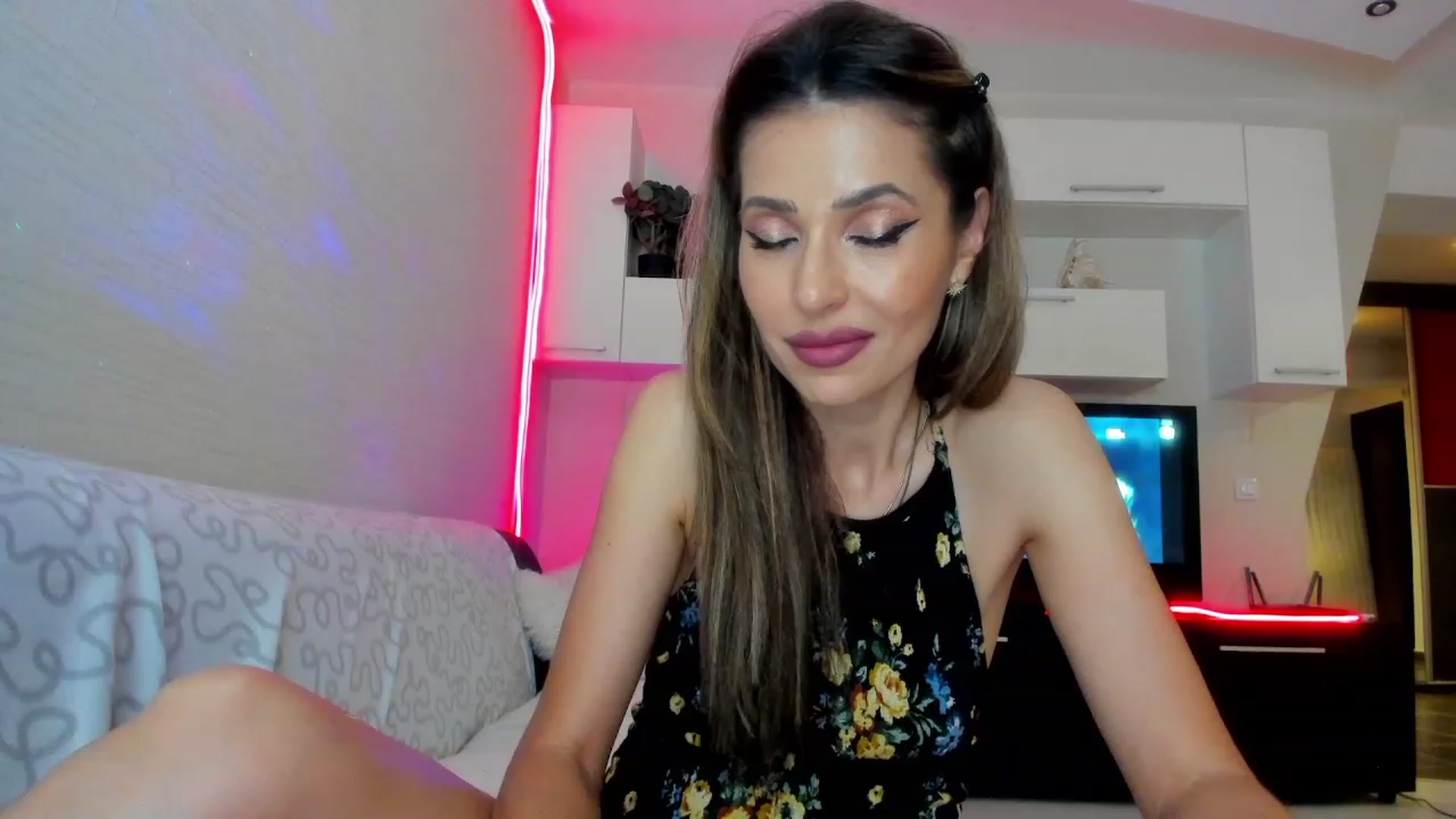 Gallery image thumbnail from SmileyTinaa's myfreecams stream on, 06/28/2023, 01:39 image 7 of 20