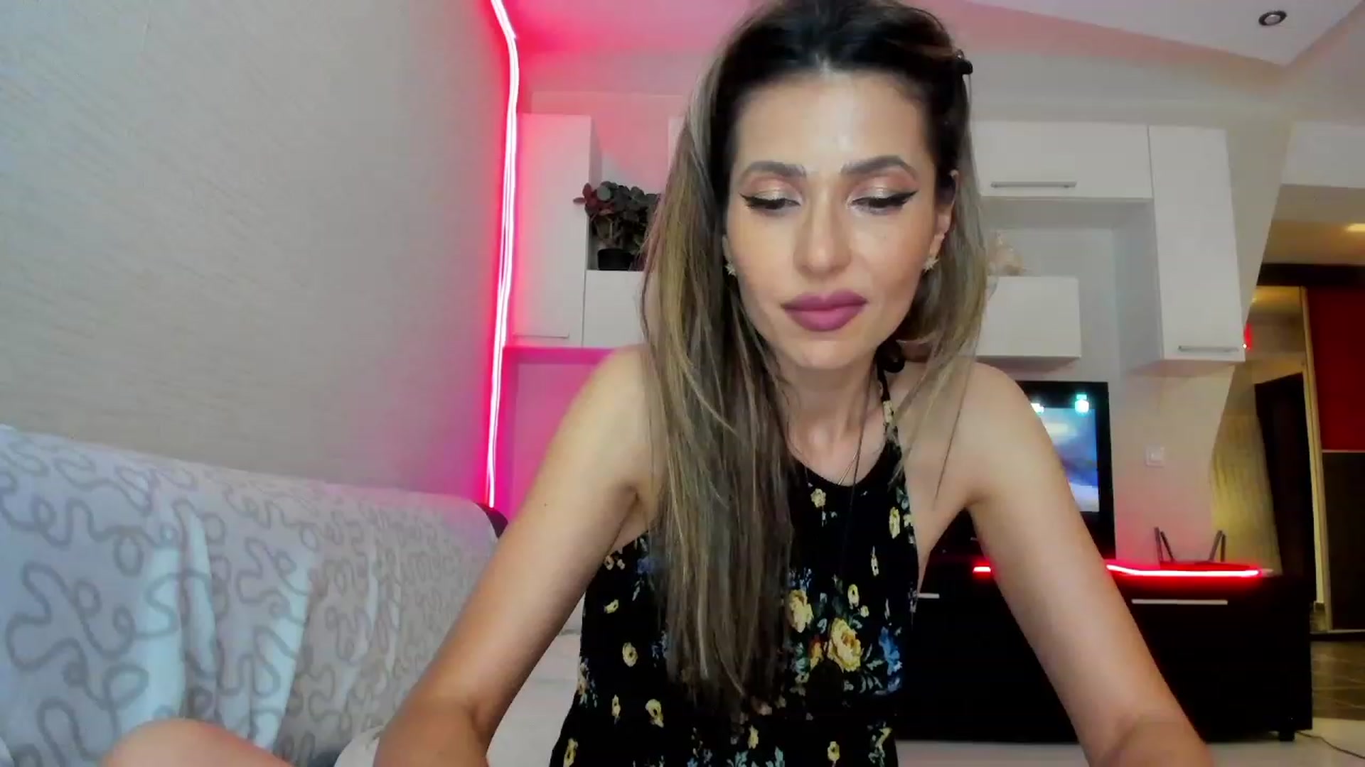 Gallery image thumbnail from SmileyTinaa's myfreecams stream on, 06/28/2023, 01:39 image 19 of 20