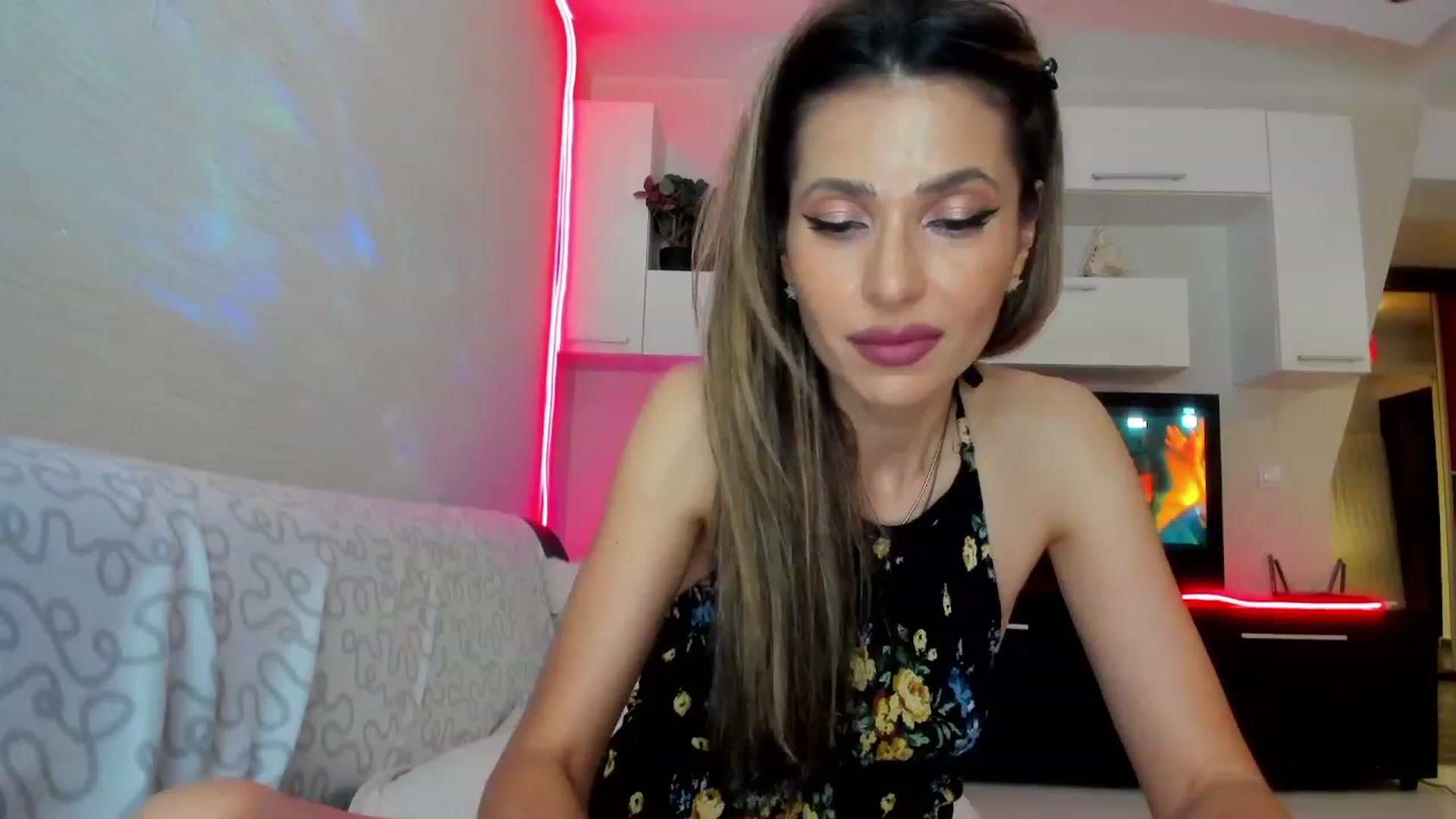 Gallery image thumbnail from SmileyTinaa's myfreecams stream on, 06/28/2023, 01:39 image 5 of 20