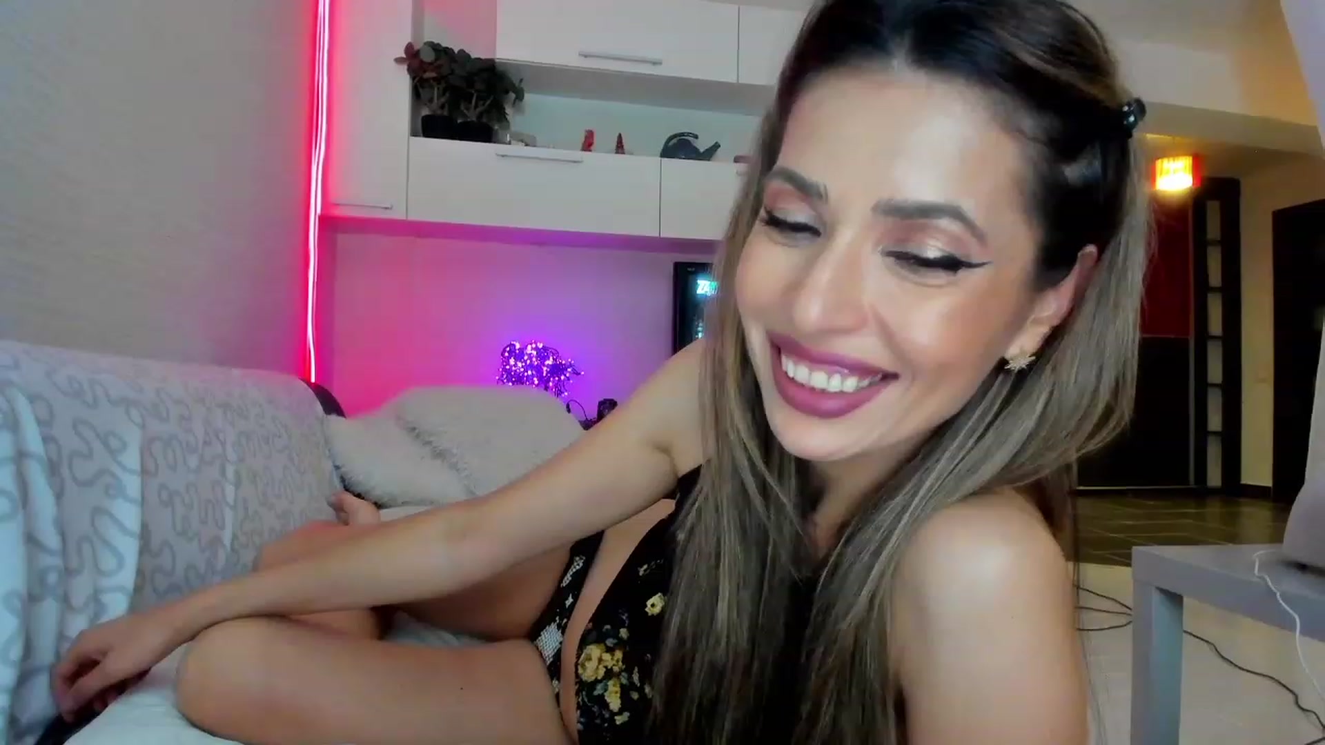 Gallery image thumbnail from SmileyTinaa's myfreecams stream on, 06/28/2023, 01:39 image 11 of 20