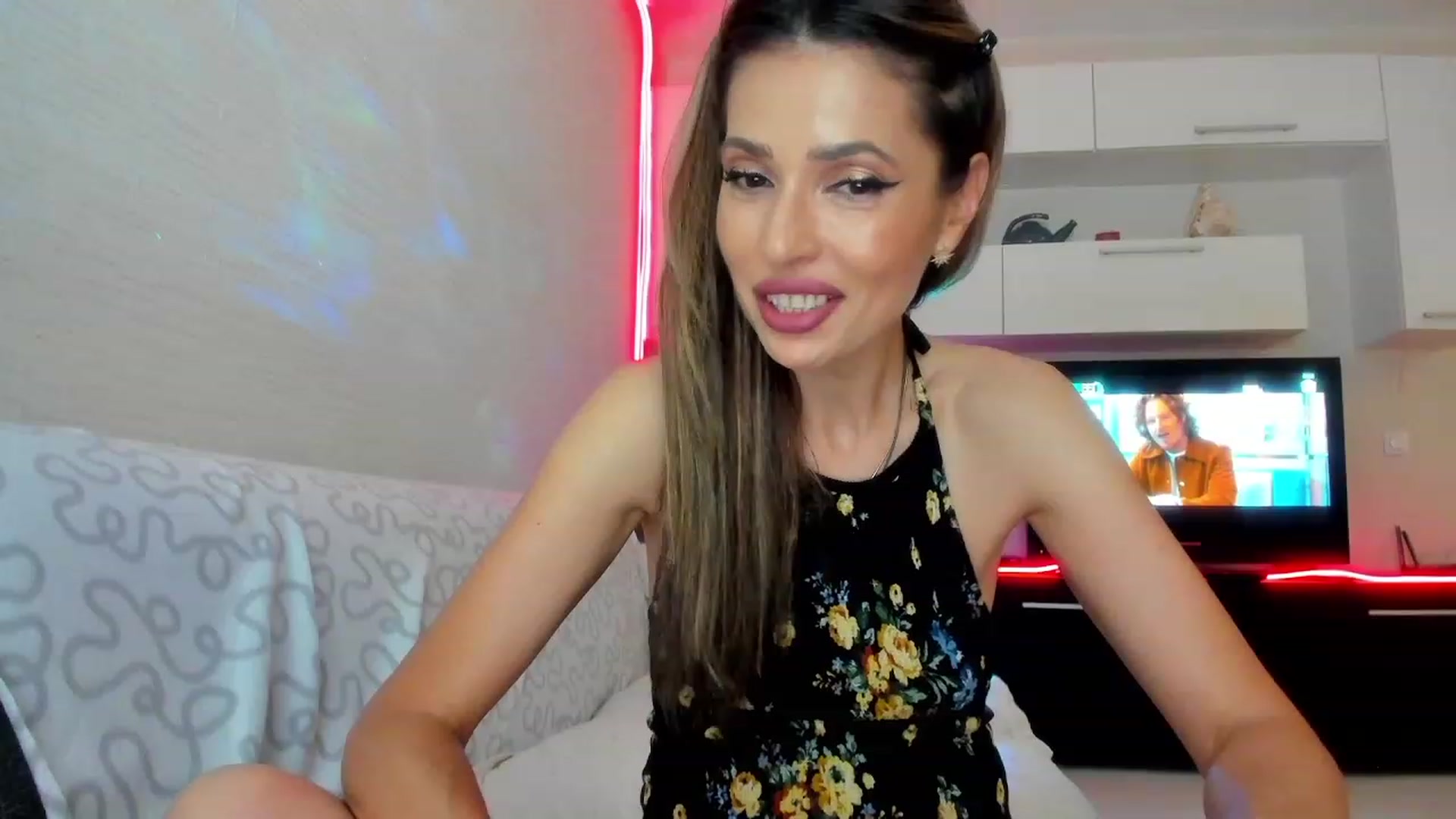 Gallery image thumbnail from SmileyTinaa's myfreecams stream on, 06/28/2023, 01:39 image 4 of 20
