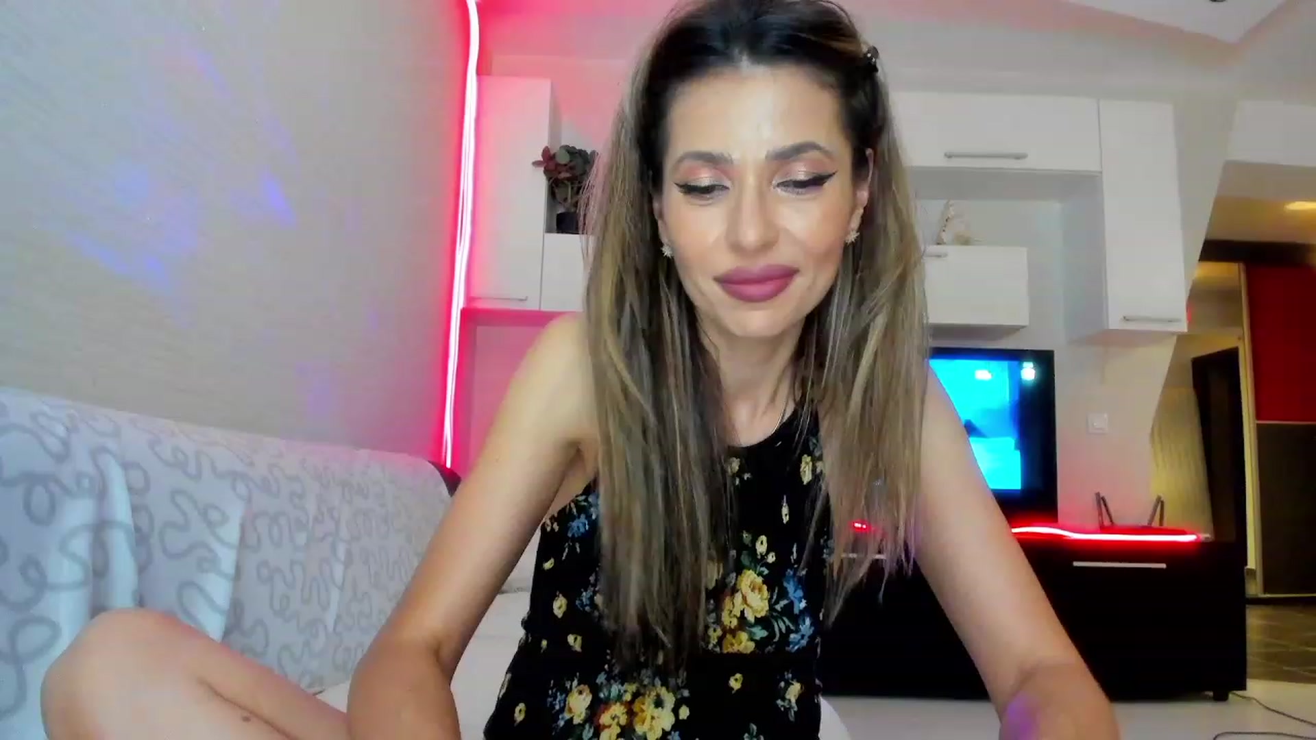 Gallery image thumbnail from SmileyTinaa's myfreecams stream on, 06/28/2023, 01:39 image 8 of 20