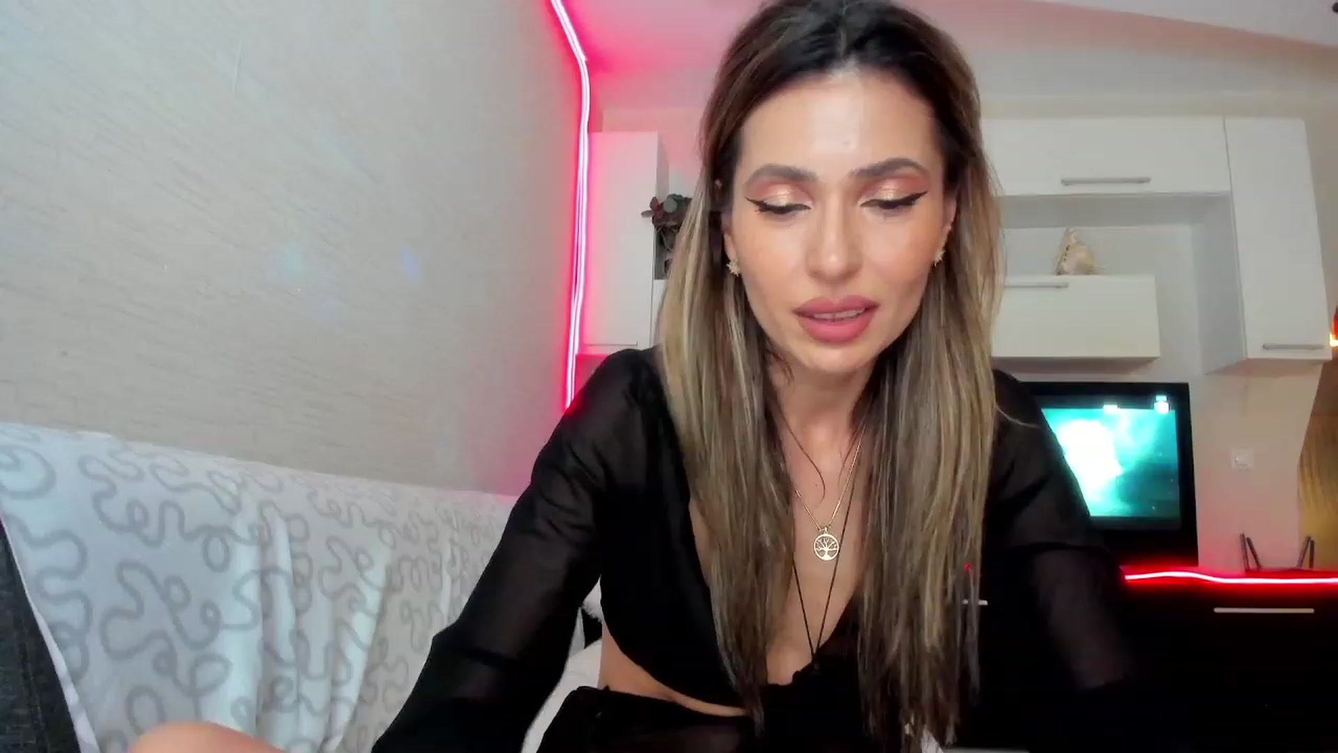 Gallery image thumbnail from SmileyTinaa's myfreecams stream on, 06/28/2023, 22:10 image 18 of 20