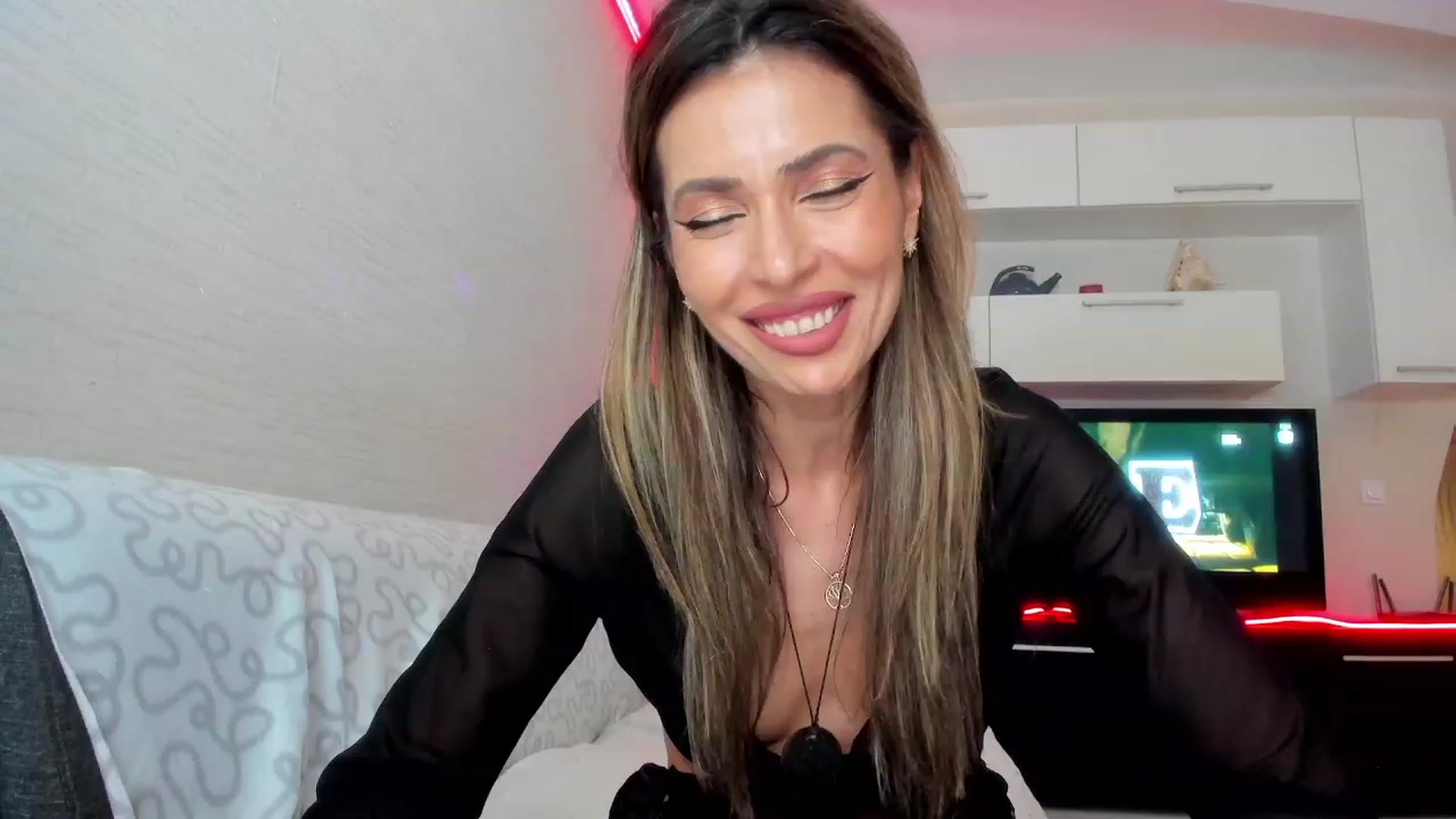 Gallery image thumbnail from SmileyTinaa's myfreecams stream on, 06/28/2023, 22:10 image 9 of 20