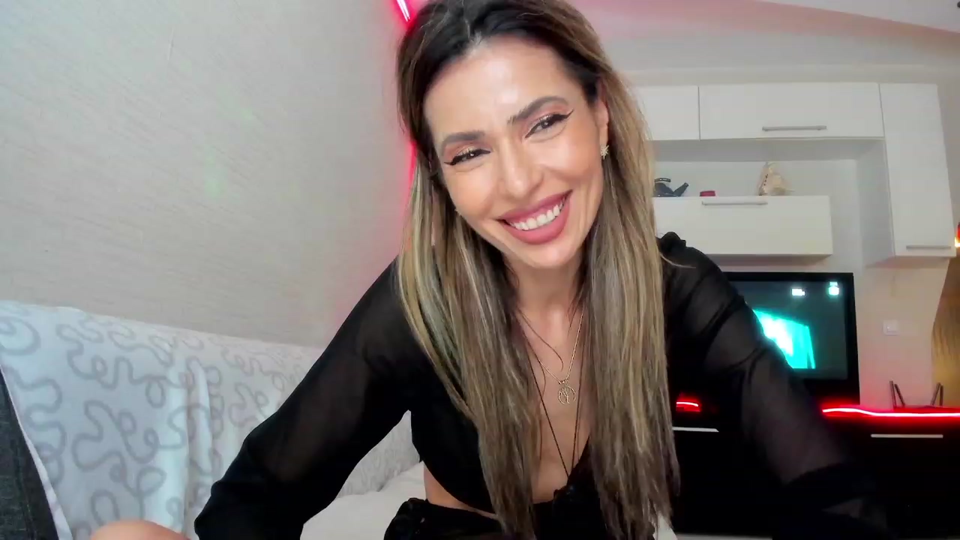 Gallery image thumbnail from SmileyTinaa's myfreecams stream on, 06/28/2023, 22:10 image 17 of 20