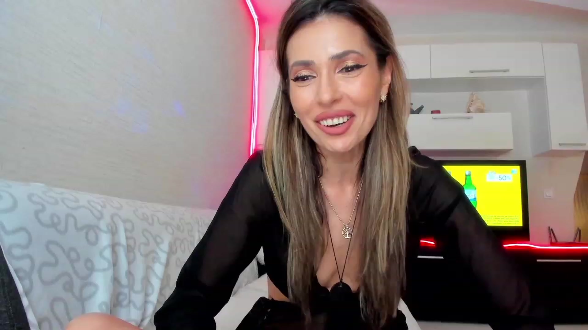 Gallery image thumbnail from SmileyTinaa's myfreecams stream on, 06/28/2023, 22:10 image 6 of 20