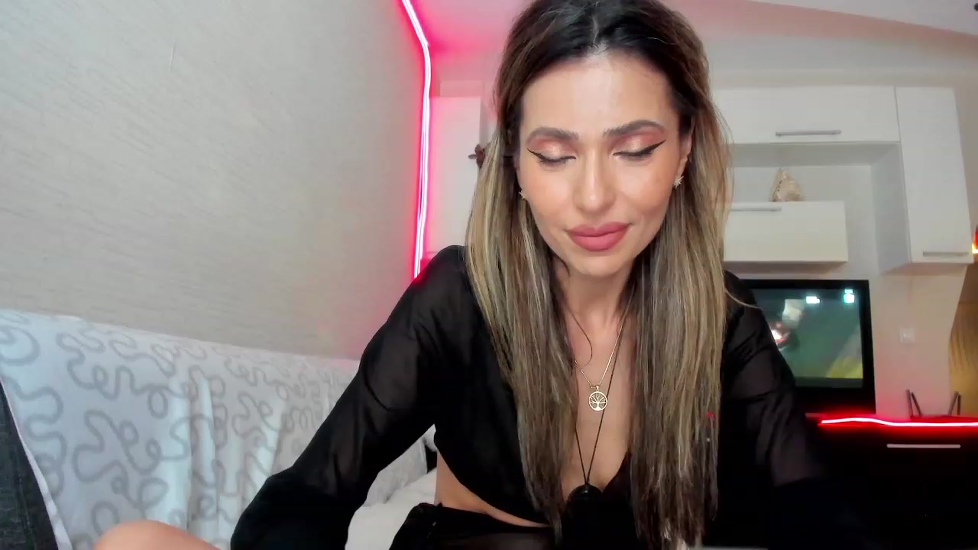 Gallery image thumbnail from SmileyTinaa's myfreecams stream on, 06/28/2023, 22:10 image 16 of 20