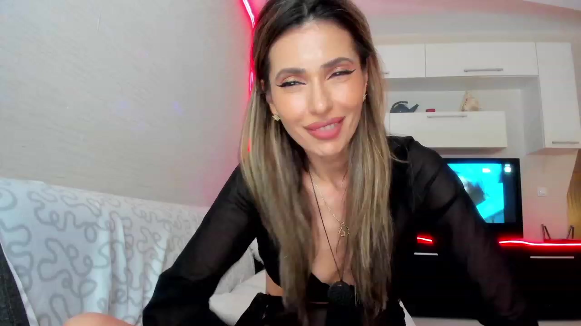 Gallery image thumbnail from SmileyTinaa's myfreecams stream on, 06/28/2023, 22:10 image 5 of 20