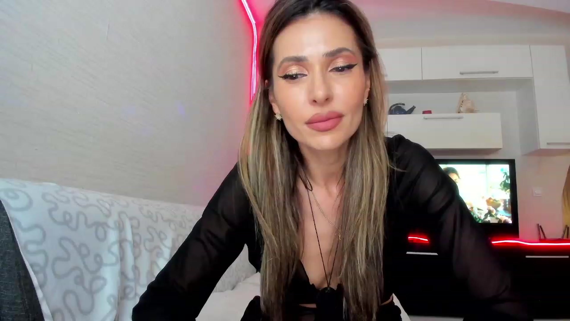 Gallery image thumbnail from SmileyTinaa's myfreecams stream on, 06/28/2023, 22:10 image 7 of 20