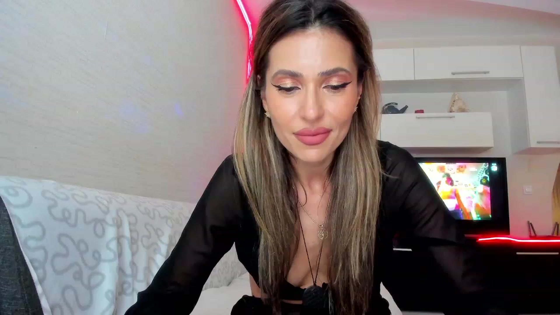 Gallery image thumbnail from SmileyTinaa's myfreecams stream on, 06/28/2023, 22:10 image 10 of 20