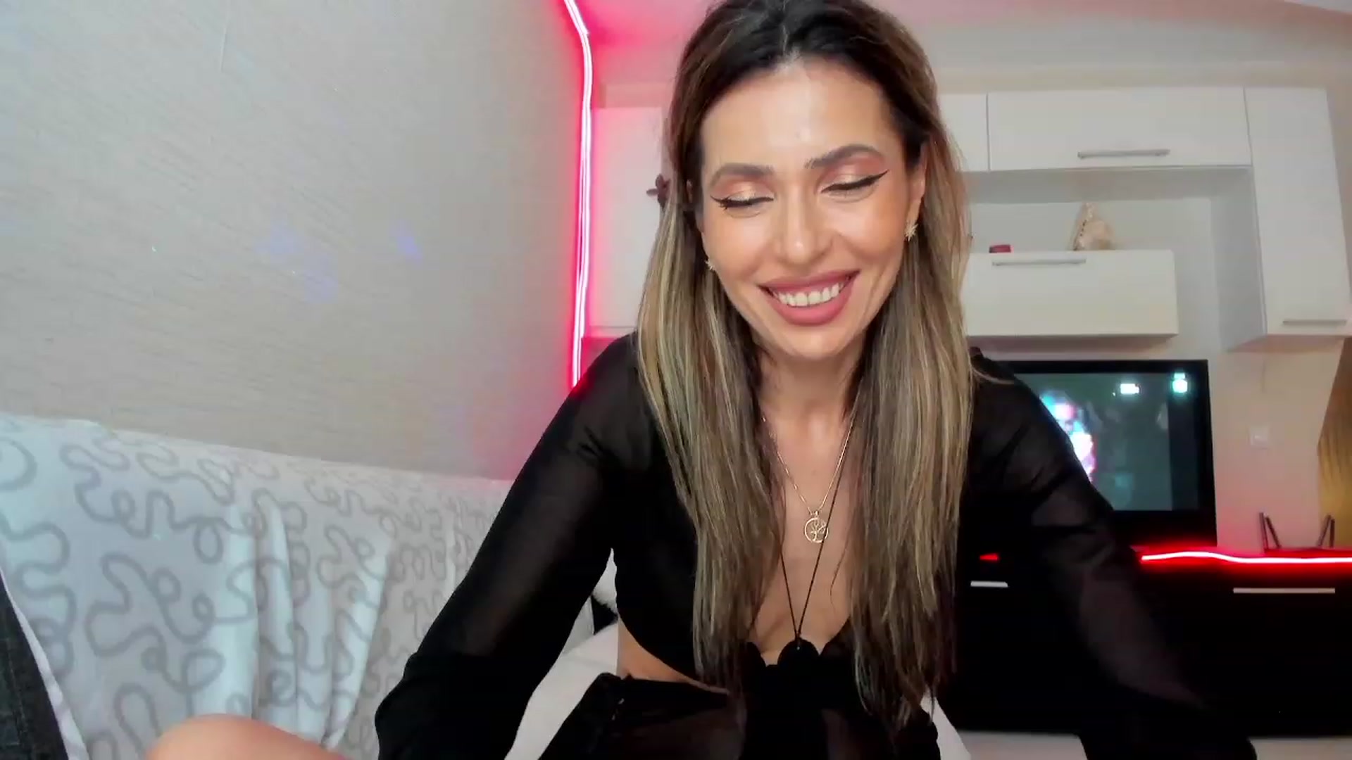 Gallery image thumbnail from SmileyTinaa's myfreecams stream on, 06/28/2023, 22:10 image 4 of 20