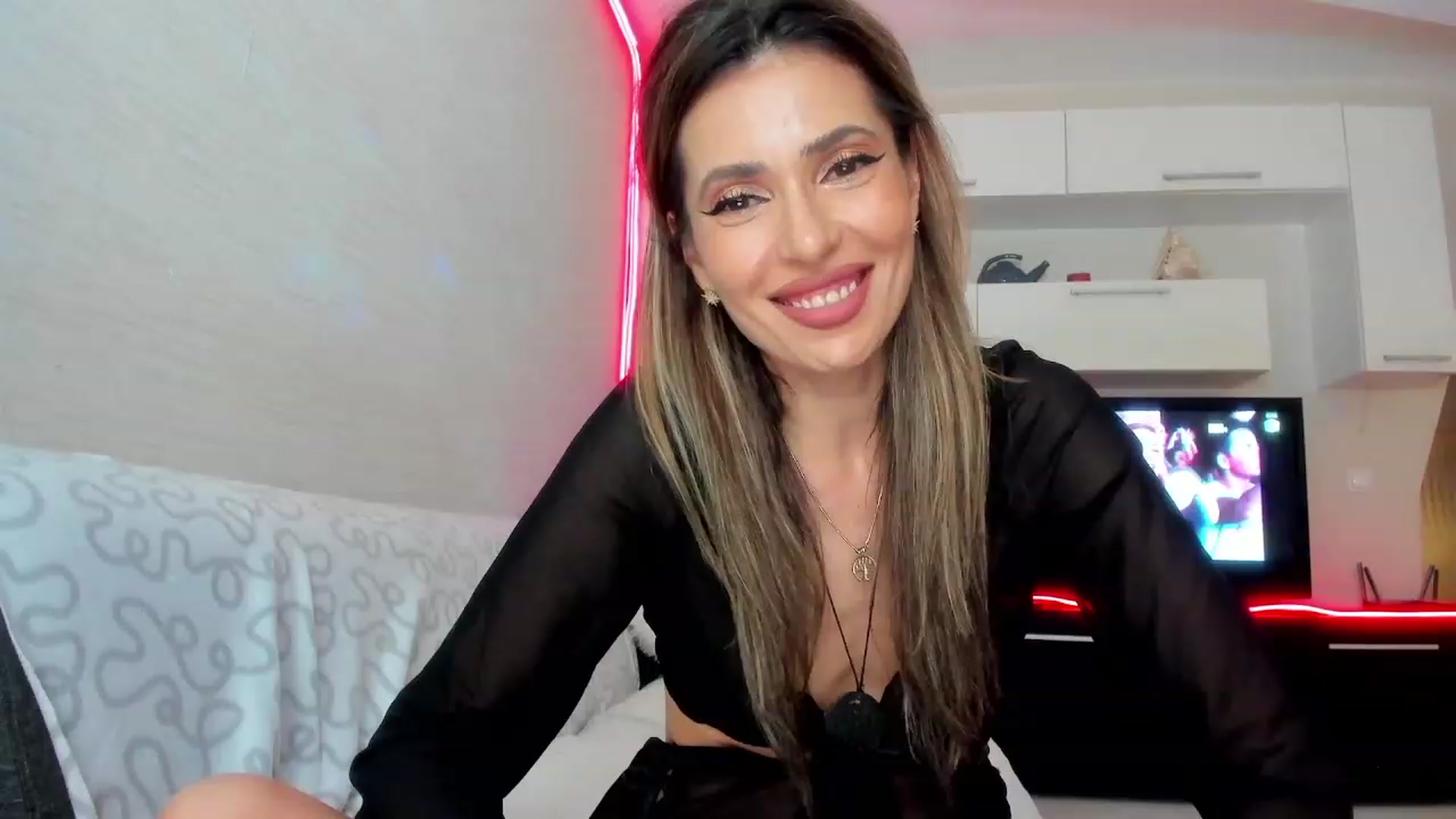 Gallery image thumbnail from SmileyTinaa's myfreecams stream on, 06/28/2023, 22:10 image 3 of 20