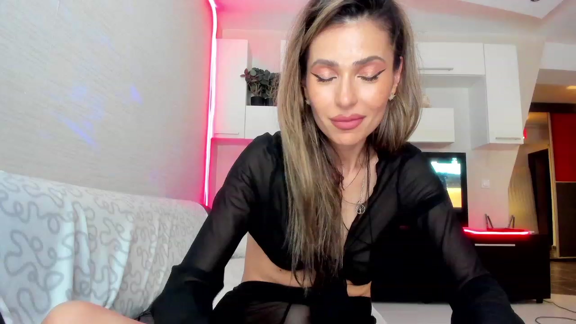 Gallery image thumbnail from SmileyTinaa's myfreecams stream on, 06/29/2023, 02:21 image 7 of 20