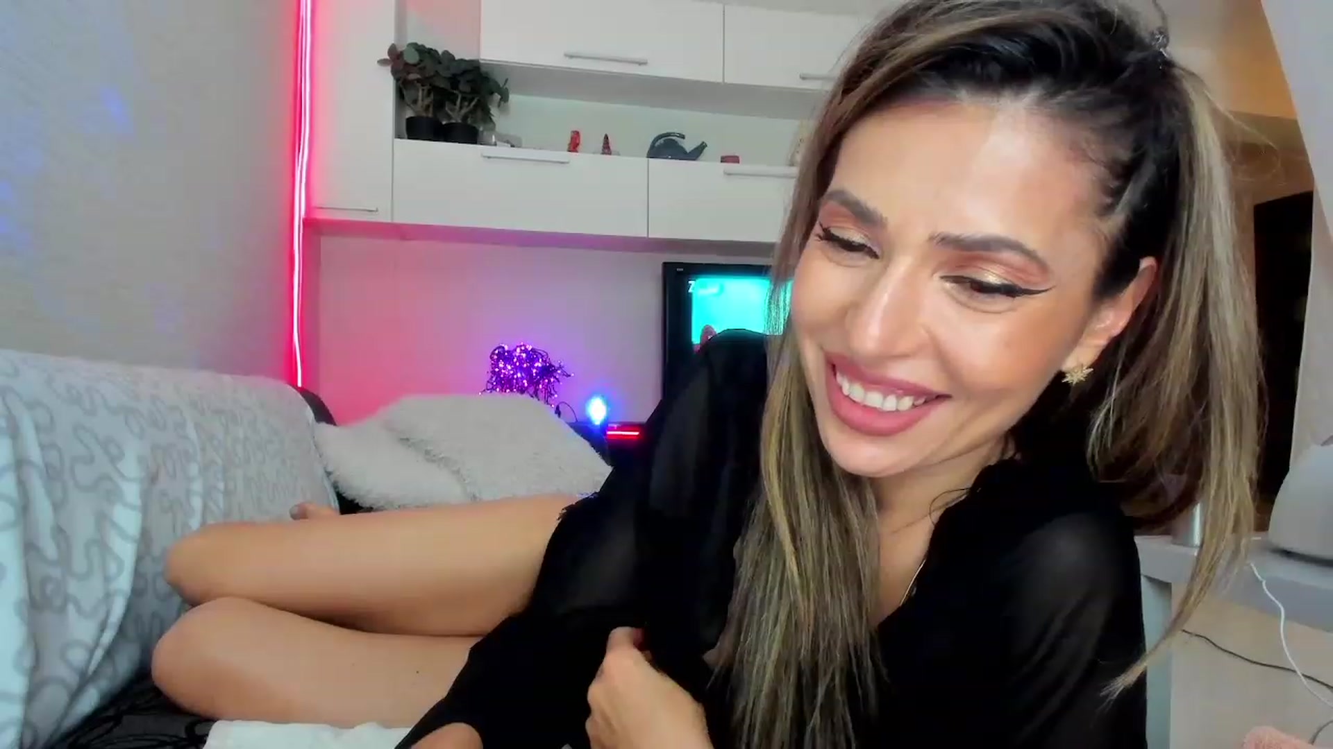 Gallery image thumbnail from SmileyTinaa's myfreecams stream on, 06/29/2023, 02:21 image 12 of 20