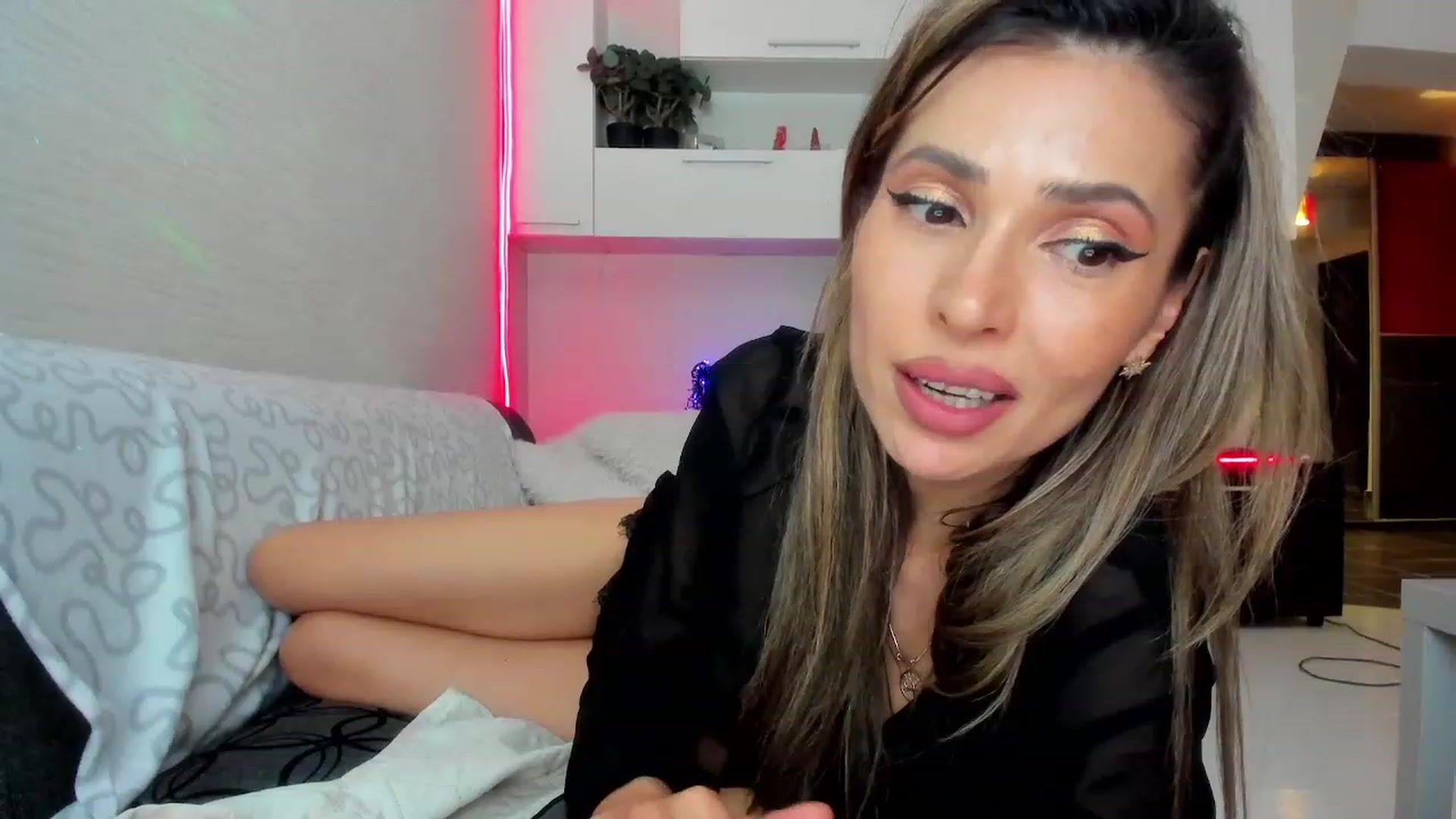 Gallery image thumbnail from SmileyTinaa's myfreecams stream on, 06/29/2023, 02:21 image 18 of 20