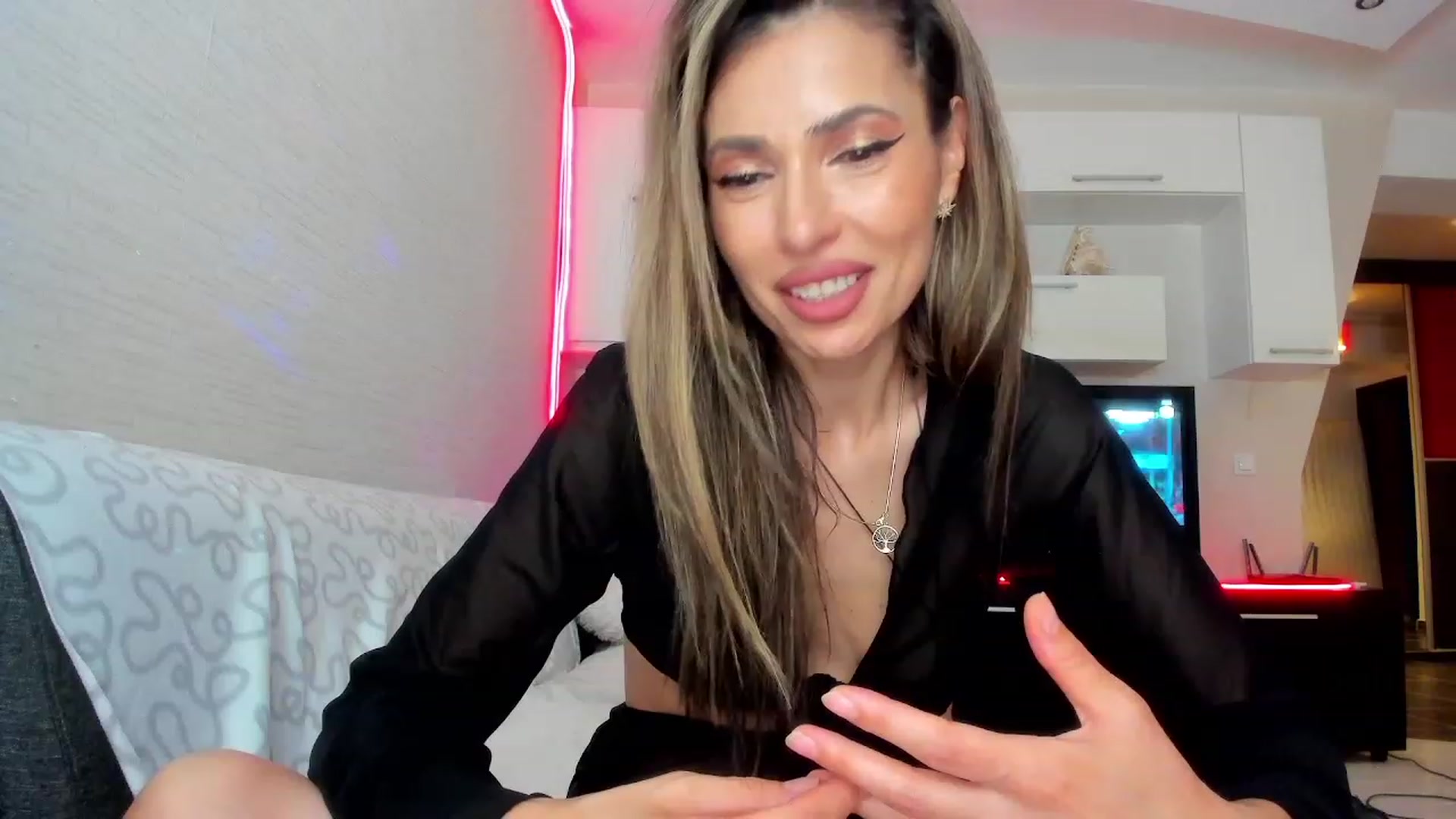 Gallery image thumbnail from SmileyTinaa's myfreecams stream on, 06/29/2023, 02:21 image 14 of 20