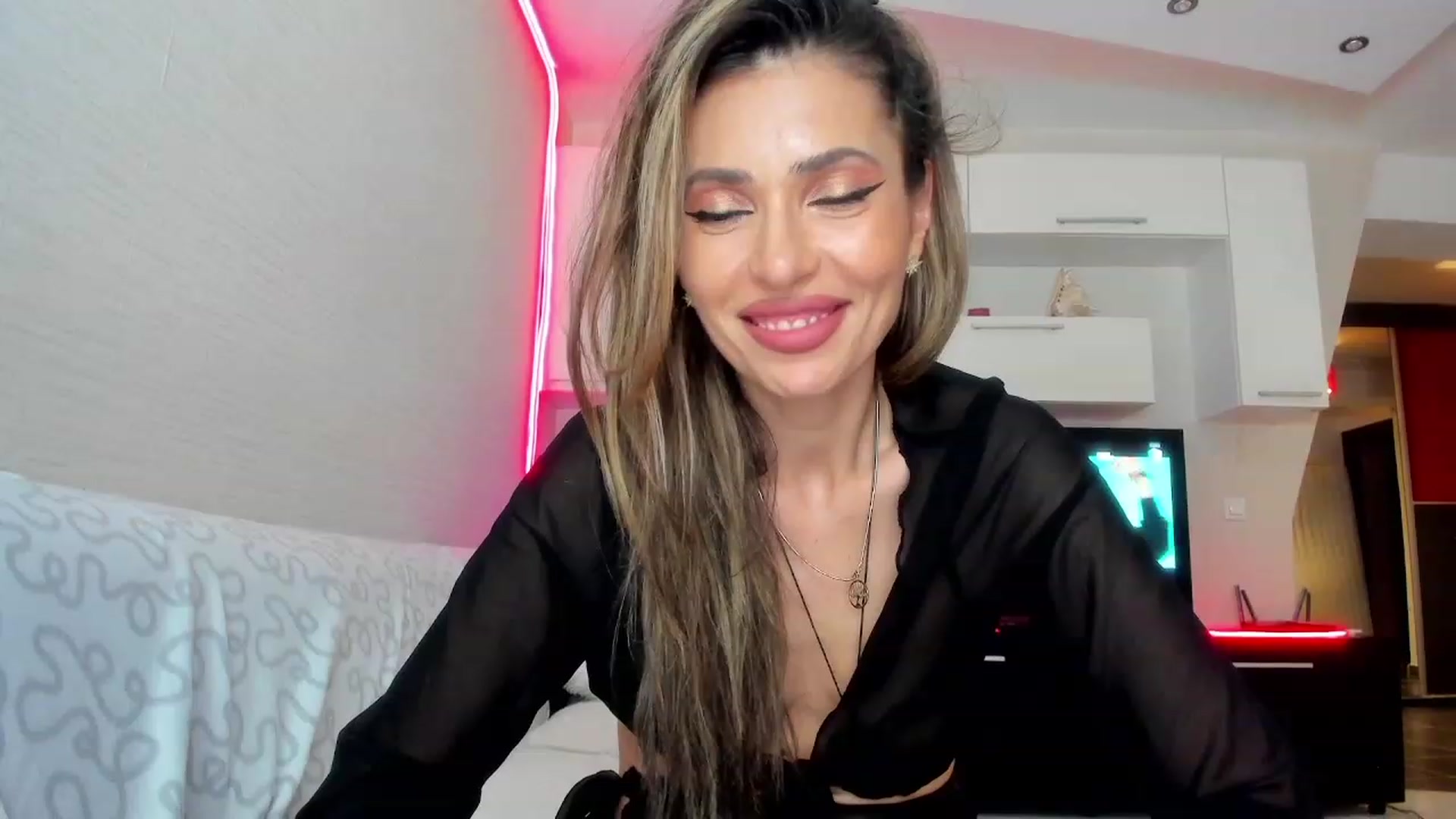 Gallery image thumbnail from SmileyTinaa's myfreecams stream on, 06/29/2023, 02:21 image 2 of 20
