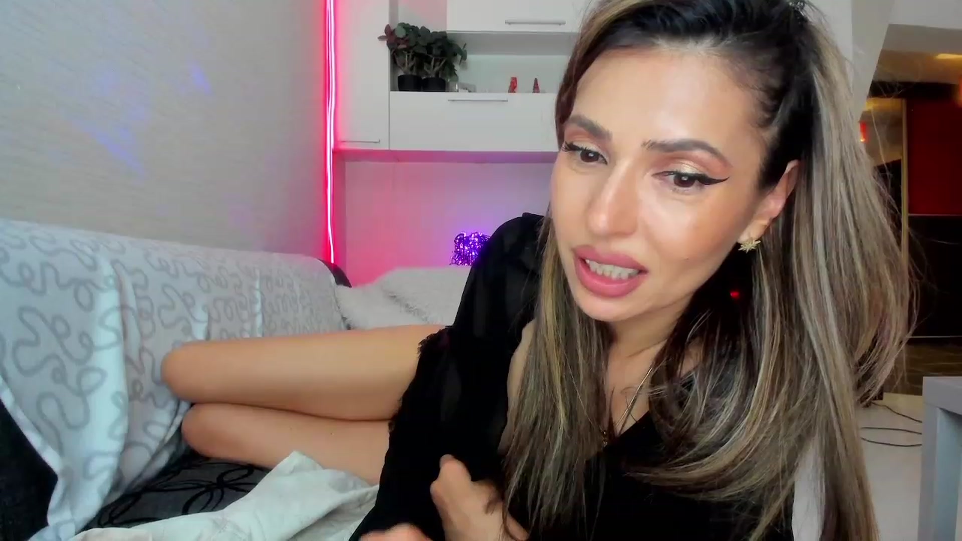 Gallery image thumbnail from SmileyTinaa's myfreecams stream on, 06/29/2023, 02:21 image 19 of 20