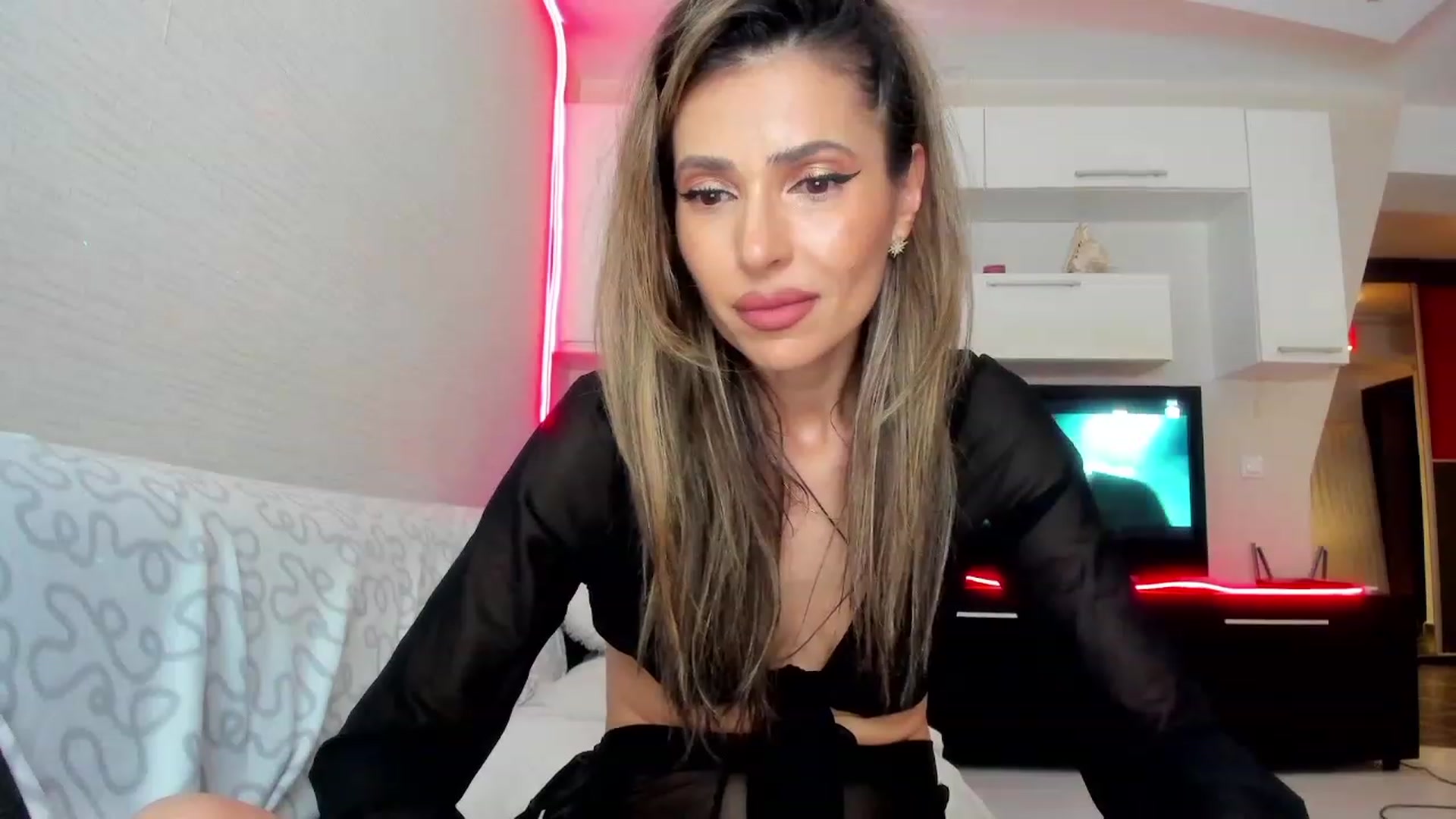 Gallery image thumbnail from SmileyTinaa's myfreecams stream on, 06/29/2023, 02:21 image 8 of 20
