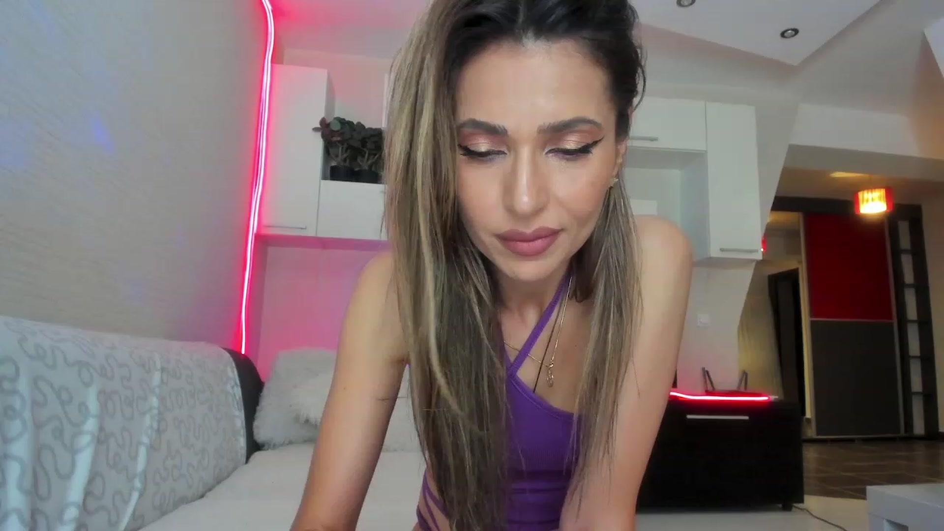 Gallery image thumbnail from SmileyTinaa's myfreecams stream on, 06/30/2023, 24:50 image 8 of 20