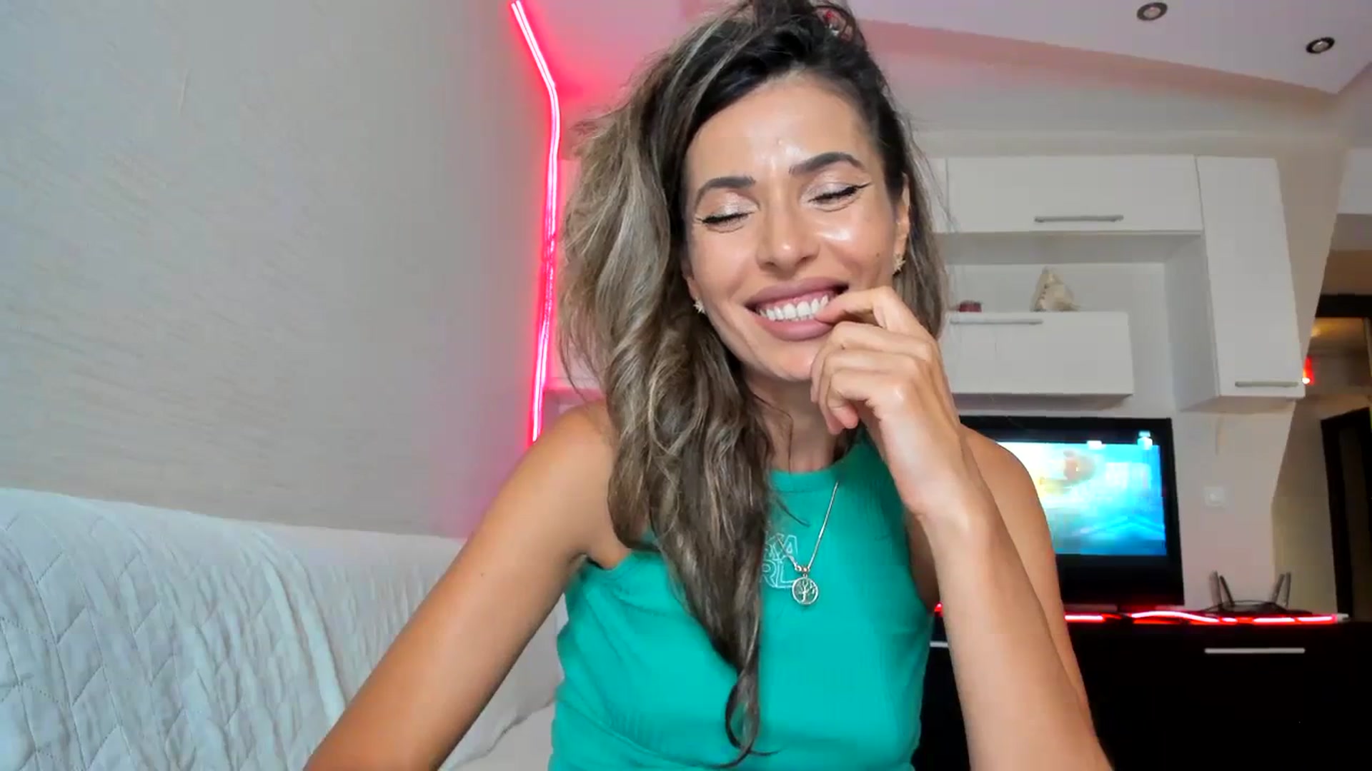 Gallery image thumbnail from SmileyTinaa's myfreecams stream on, 09/06/2023, 24:05 image 2 of 20