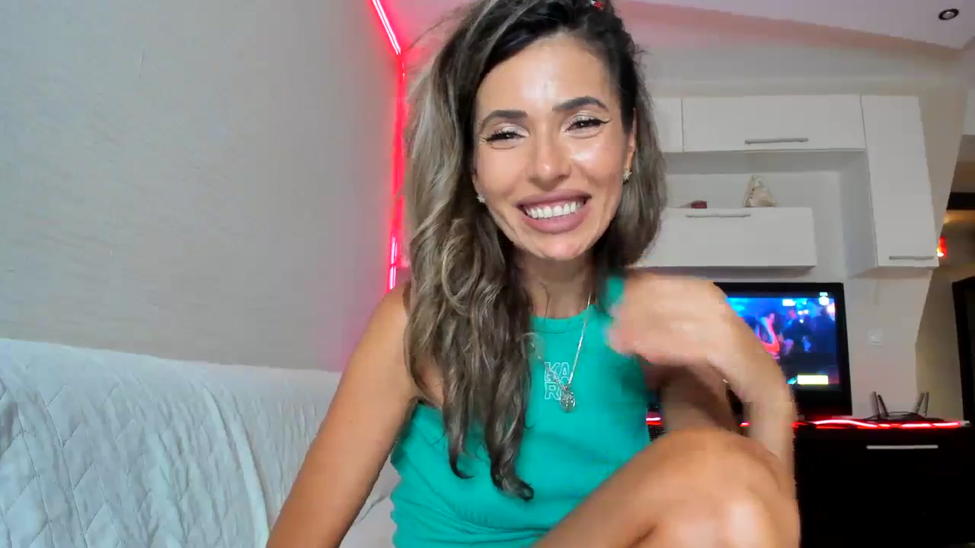 Gallery image thumbnail from SmileyTinaa's myfreecams stream on, 09/06/2023, 24:05 image 4 of 20