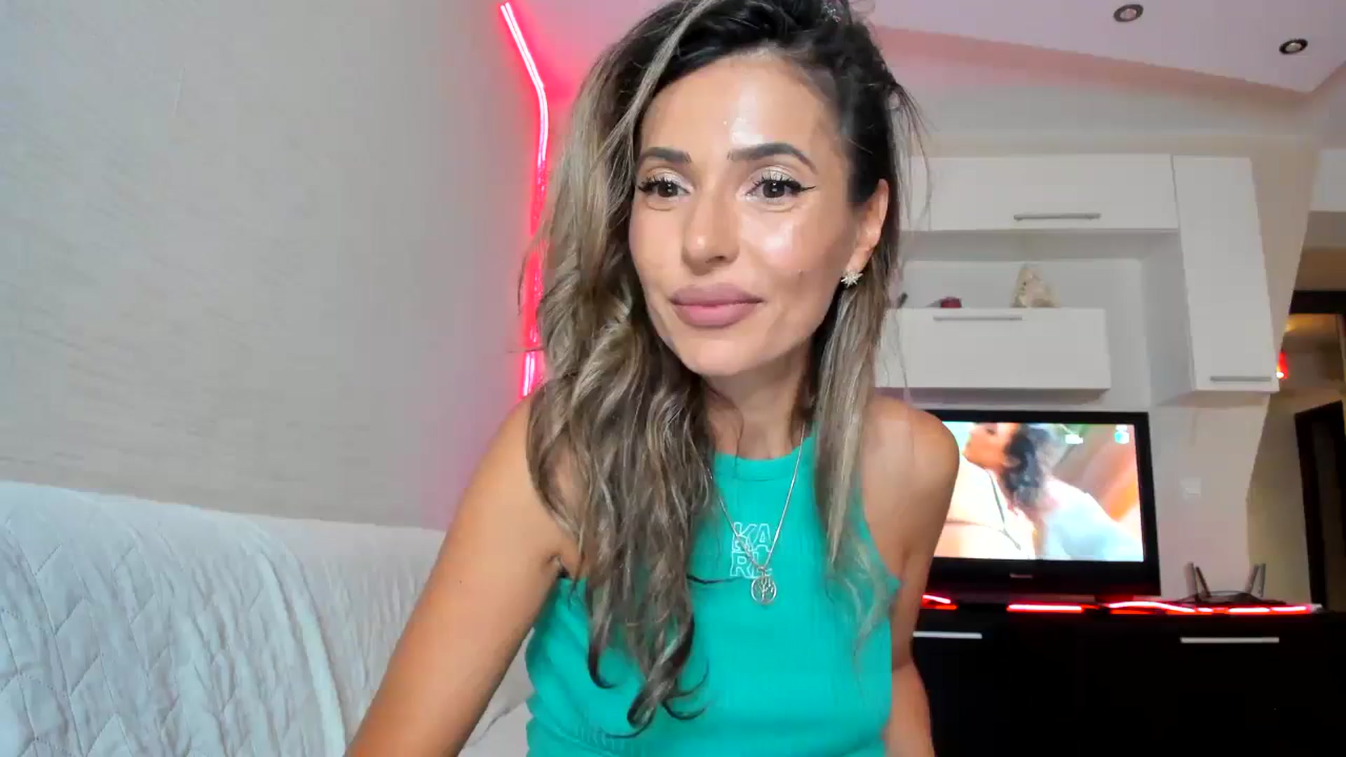 Gallery image thumbnail from SmileyTinaa's myfreecams stream on, 09/06/2023, 24:05 image 1 of 20