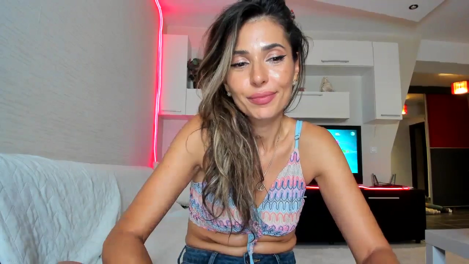 Gallery image thumbnail from SmileyTinaa's myfreecams stream on, 09/07/2023, 04:33 image 15 of 20