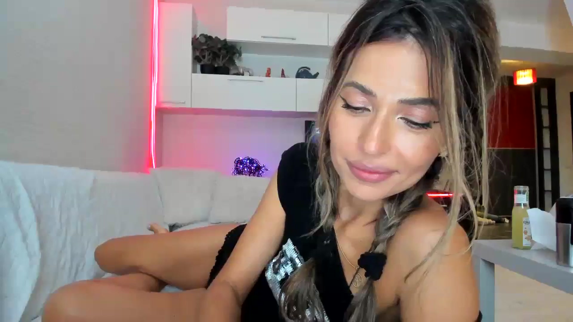 Gallery image thumbnail from SmileyTinaa's myfreecams stream on, 09/08/2023, 02:08 image 18 of 20
