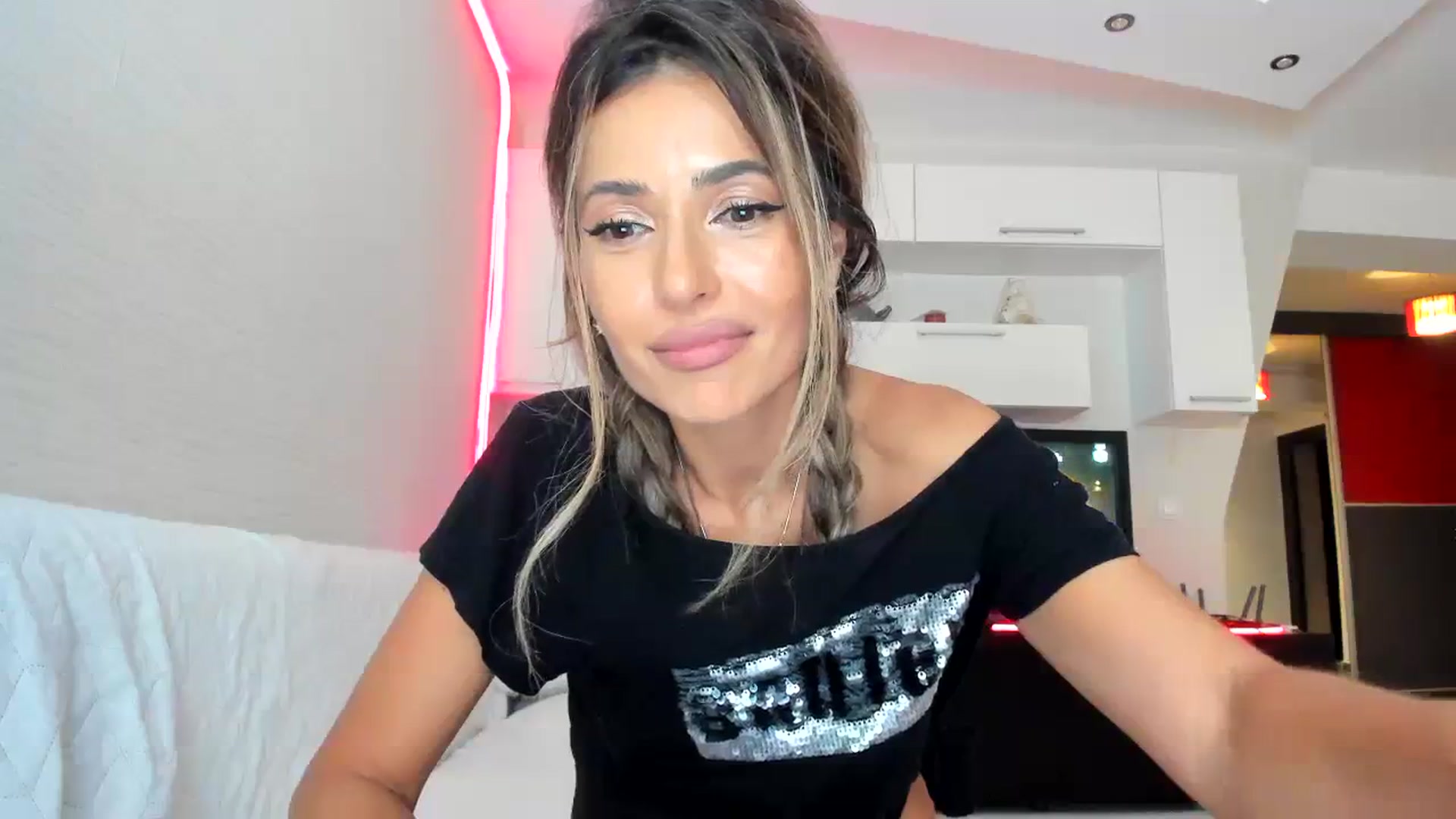 Gallery image thumbnail from SmileyTinaa's myfreecams stream on, 09/08/2023, 02:08 image 9 of 20
