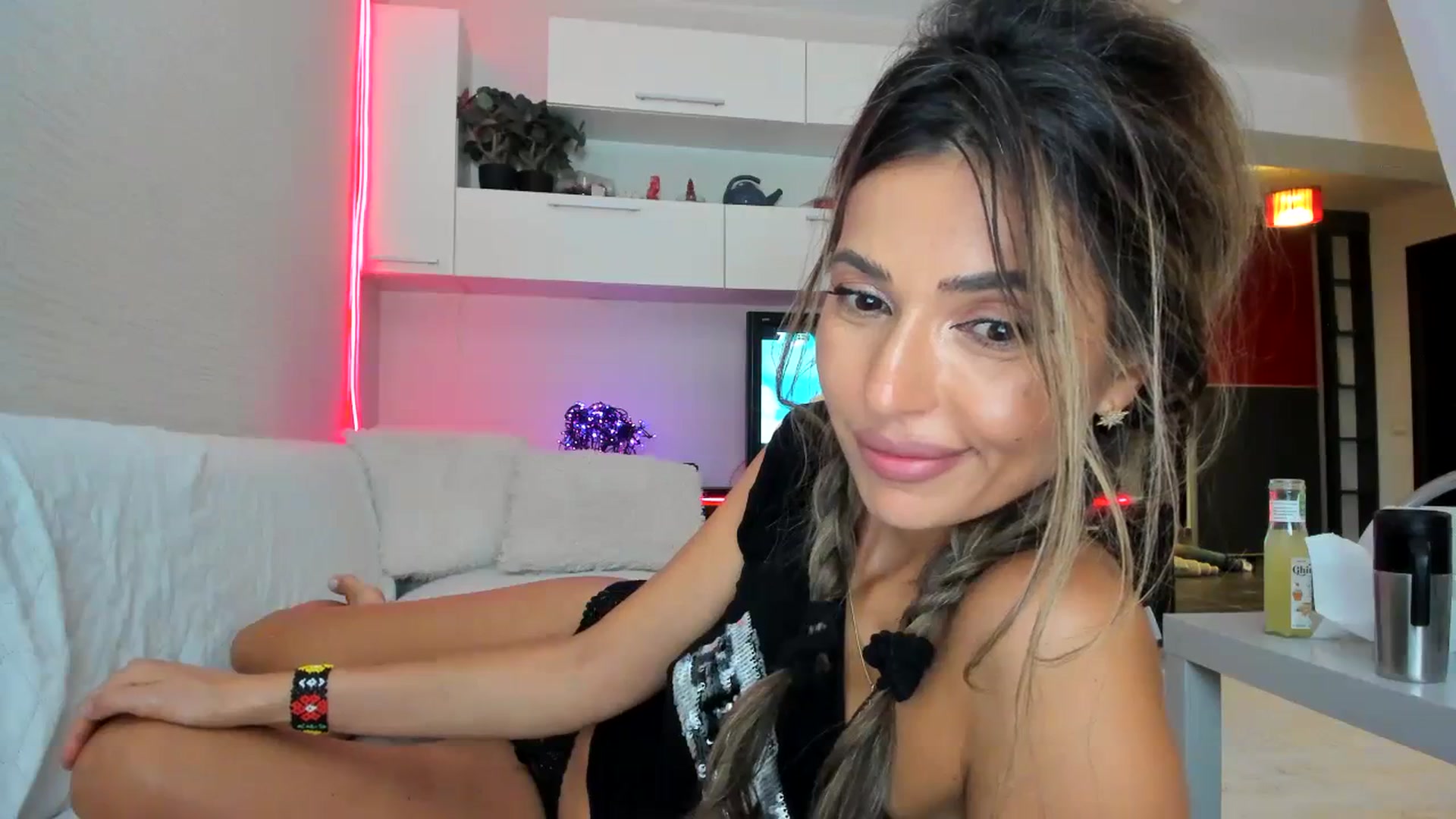 Gallery image thumbnail from SmileyTinaa's myfreecams stream on, 09/08/2023, 02:08 image 20 of 20