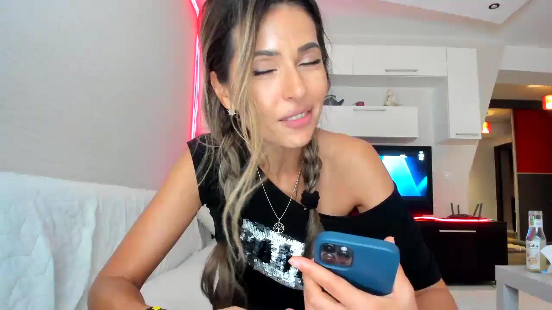 Gallery image thumbnail from SmileyTinaa's myfreecams stream on, 09/08/2023, 05:11 image 1 of 20