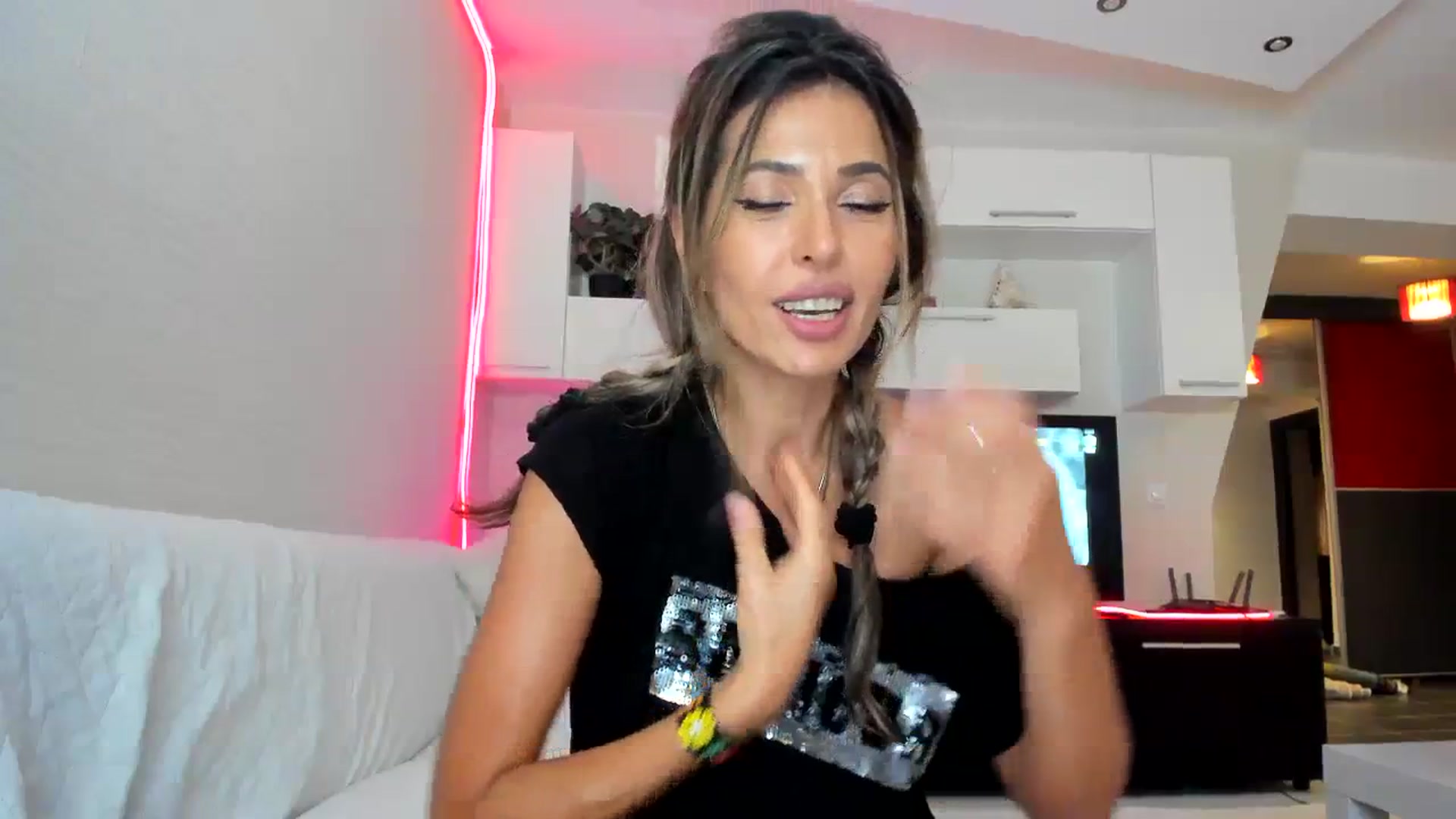 Gallery image thumbnail from SmileyTinaa's myfreecams stream on, 09/08/2023, 05:11 image 19 of 20