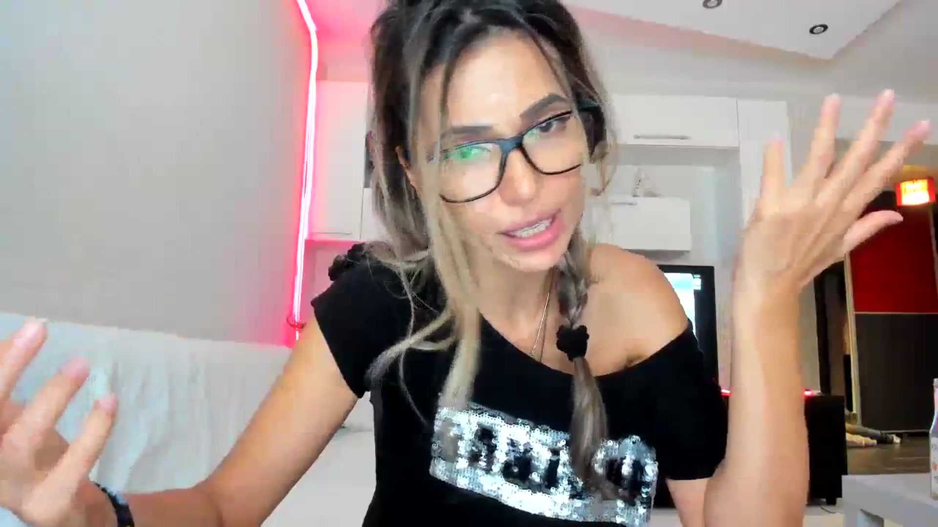 Gallery image thumbnail from SmileyTinaa's myfreecams stream on, 09/08/2023, 05:11 image 20 of 20