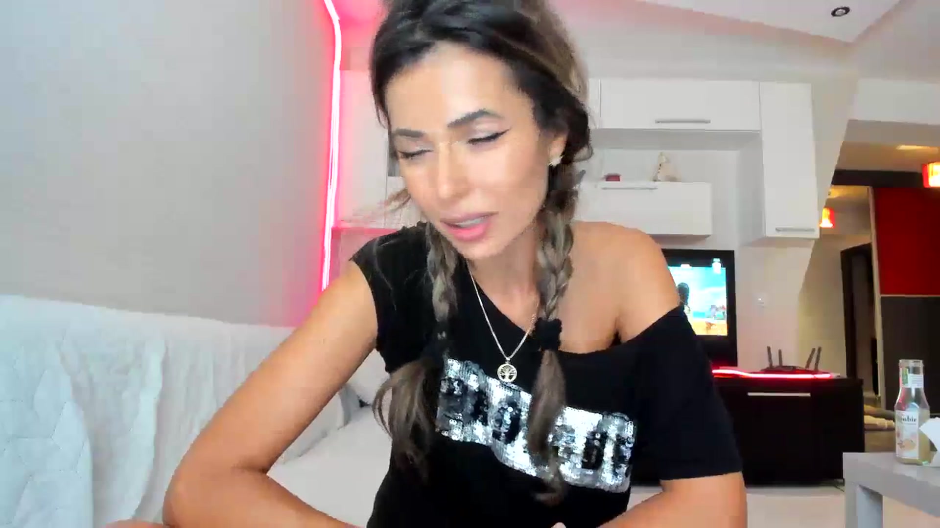 Gallery image thumbnail from SmileyTinaa's myfreecams stream on, 09/08/2023, 05:11 image 3 of 20