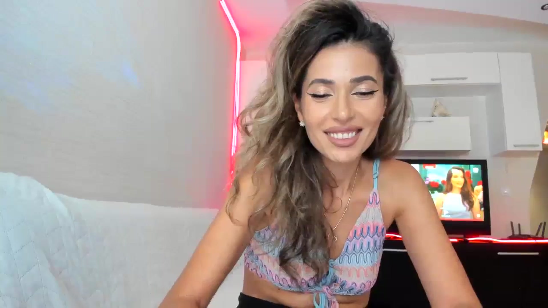 Gallery image thumbnail from SmileyTinaa's myfreecams stream on, 09/12/2023, 20:24 image 10 of 20