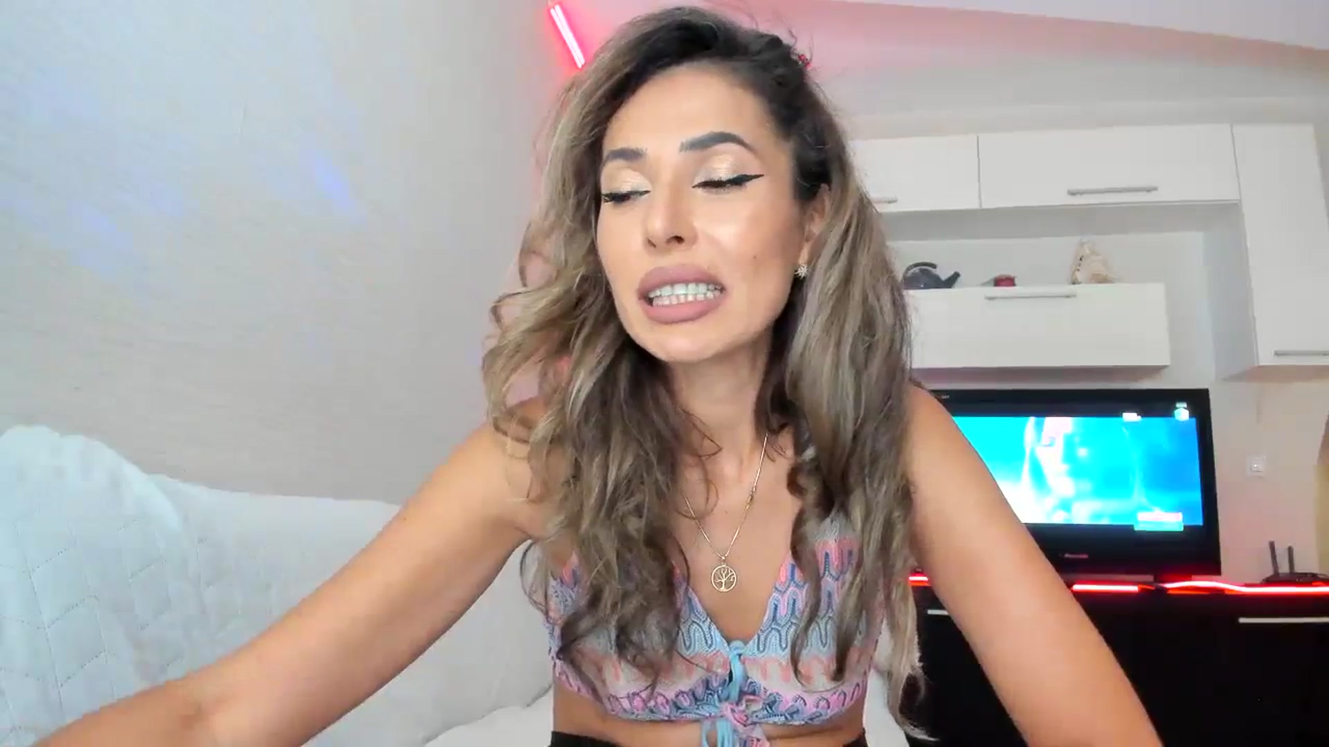 Gallery image thumbnail from SmileyTinaa's myfreecams stream on, 09/12/2023, 20:24 image 18 of 20