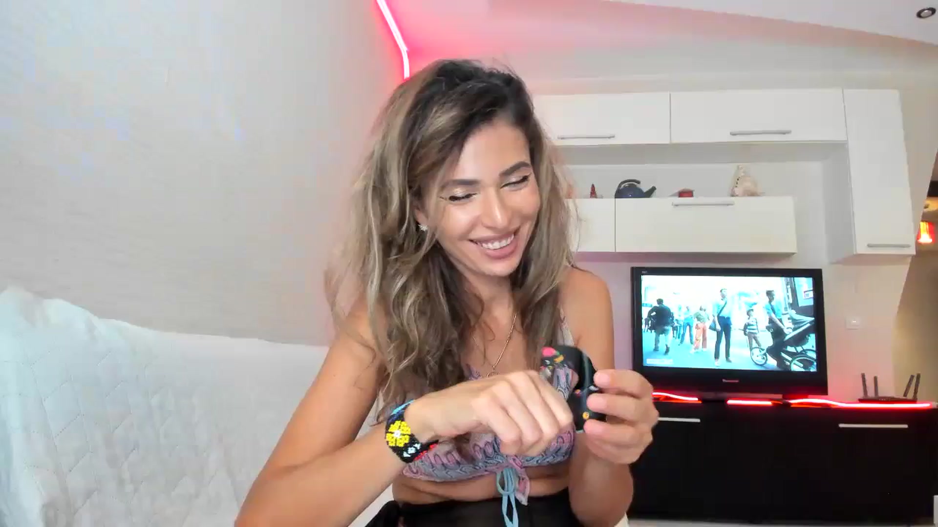 Gallery image thumbnail from SmileyTinaa's myfreecams stream on, 09/12/2023, 22:29 image 1 of 20