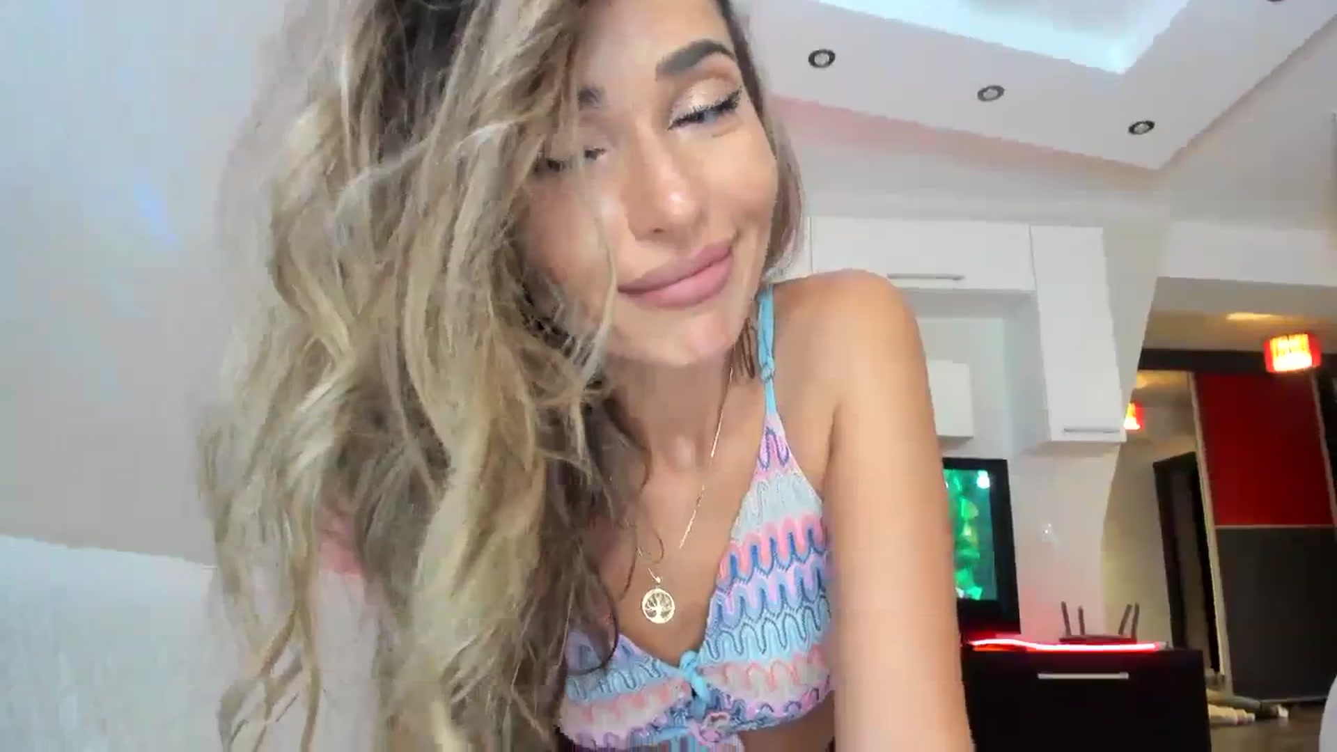 Gallery image thumbnail from SmileyTinaa's myfreecams stream on, 09/12/2023, 22:29 image 5 of 20