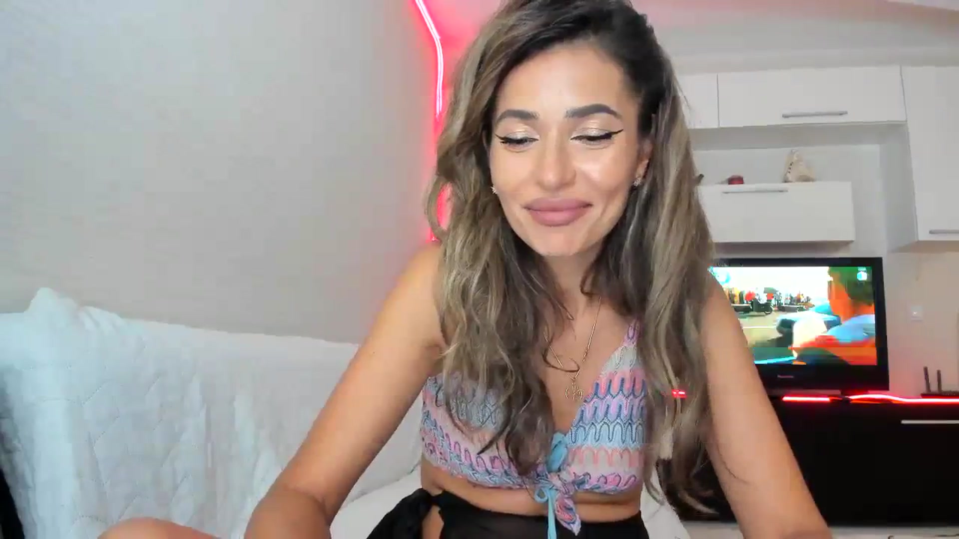 Gallery image thumbnail from SmileyTinaa's myfreecams stream on, 09/13/2023, 24:14 image 2 of 20