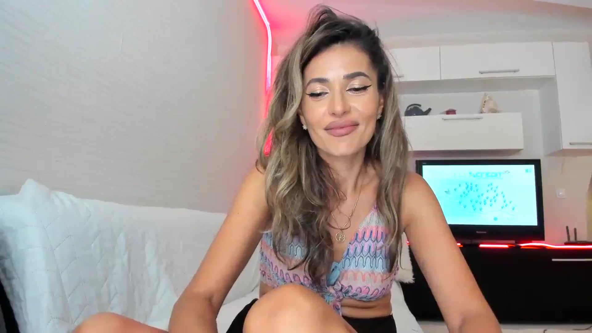Gallery image thumbnail from SmileyTinaa's myfreecams stream on, 09/13/2023, 24:14 image 15 of 20