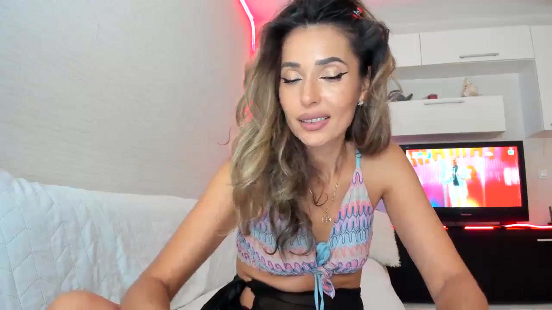 Gallery image thumbnail from SmileyTinaa's myfreecams stream on, 09/13/2023, 24:42 image 14 of 20