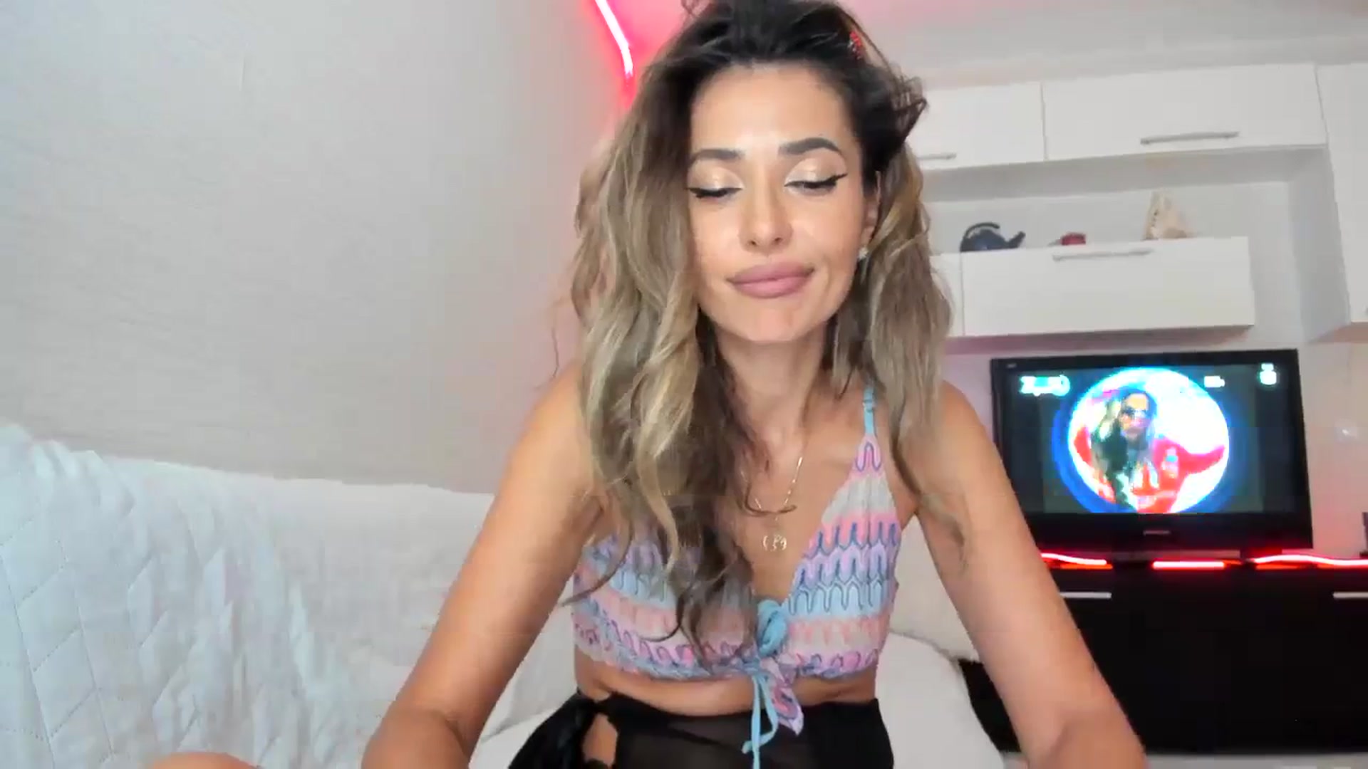 Gallery image thumbnail from SmileyTinaa's myfreecams stream on, 09/13/2023, 24:42 image 16 of 20